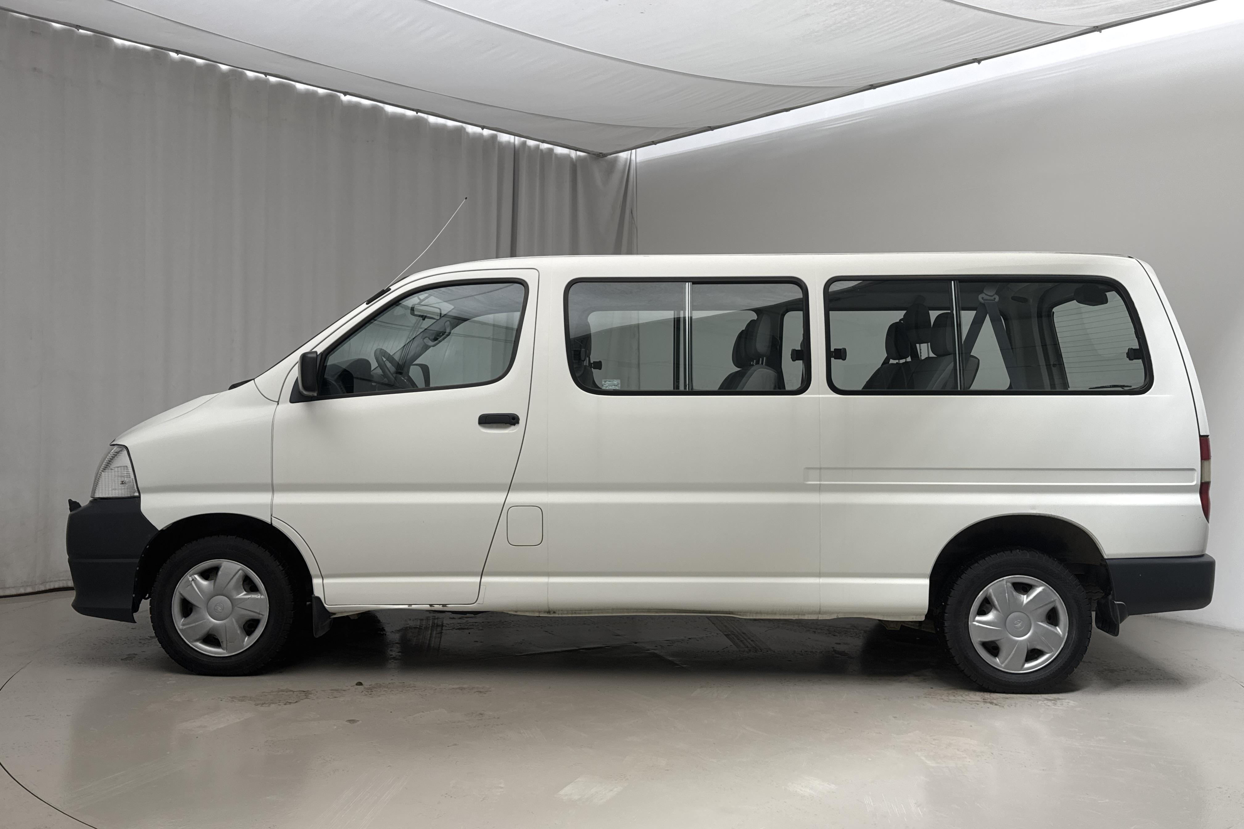 Toyota Hiace 2.5 D-4D (117hk) - 67 260 km - Käsitsi - valge - 2008