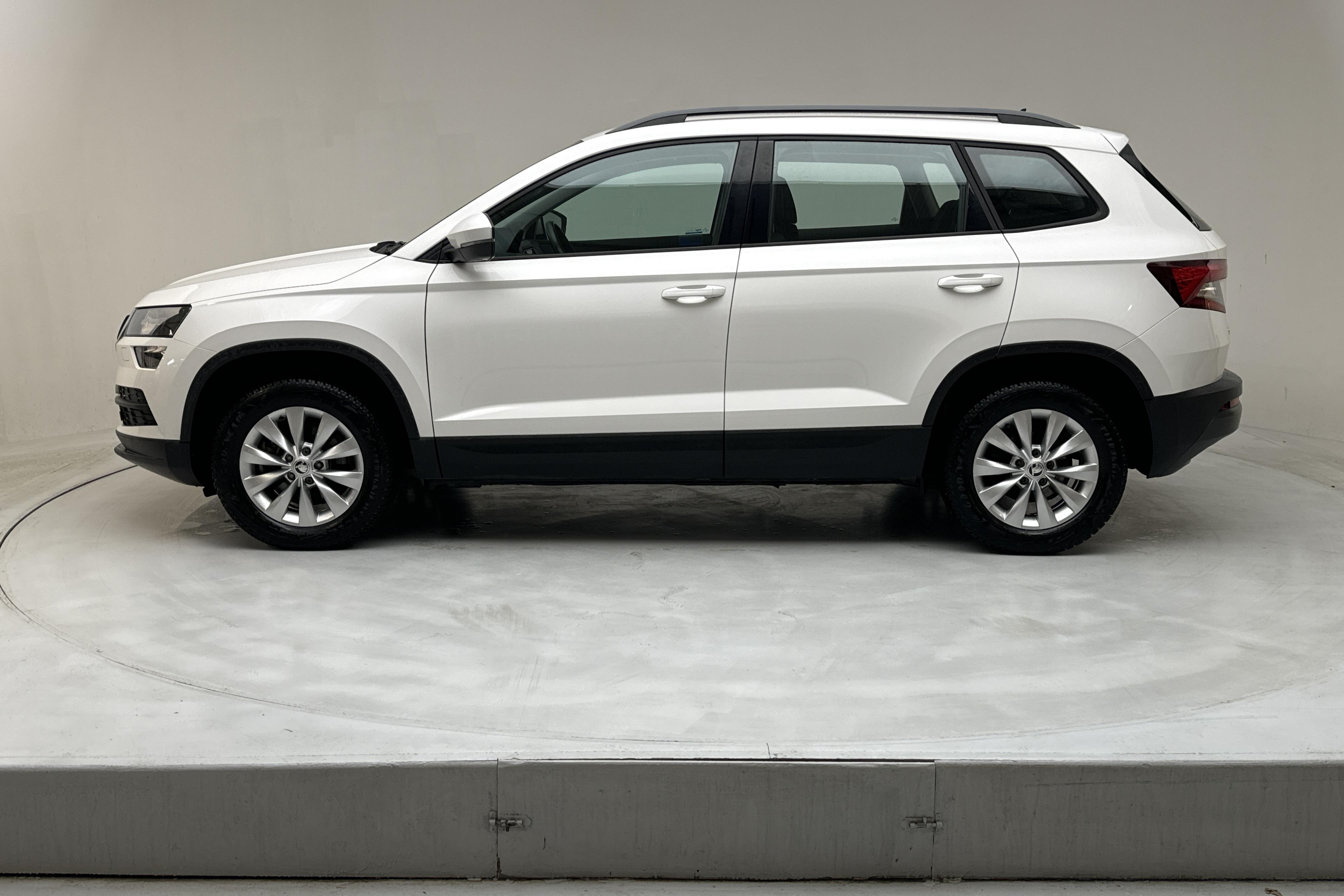 Skoda Karoq 2.0 TDI 4X4 (150hk) - 54 670 km - Manualna - biały - 2019