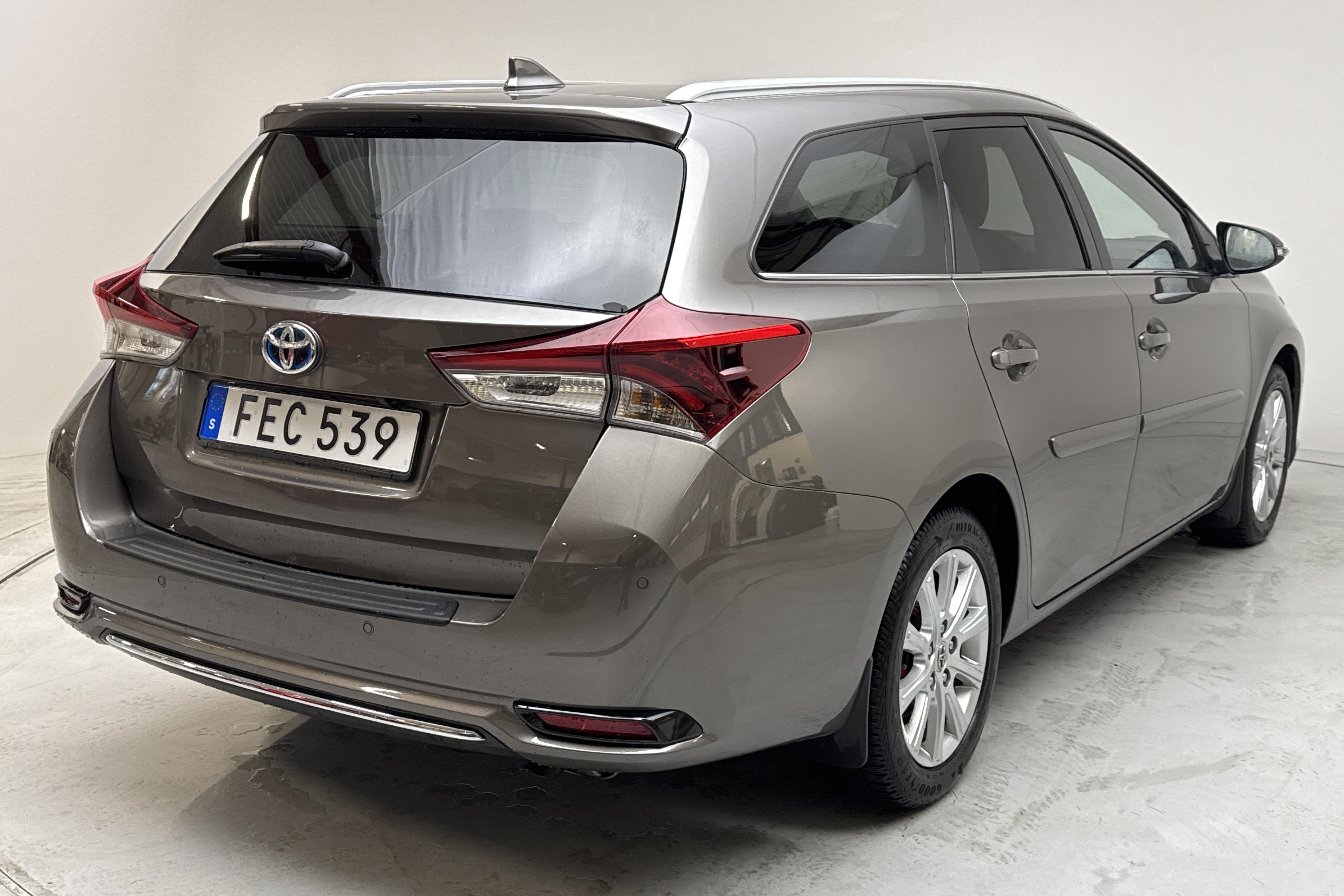 Toyota Auris 1.8 HSD Touring Sports (99hk) - 132 590 km - Automatic - Dark Grey - 2017