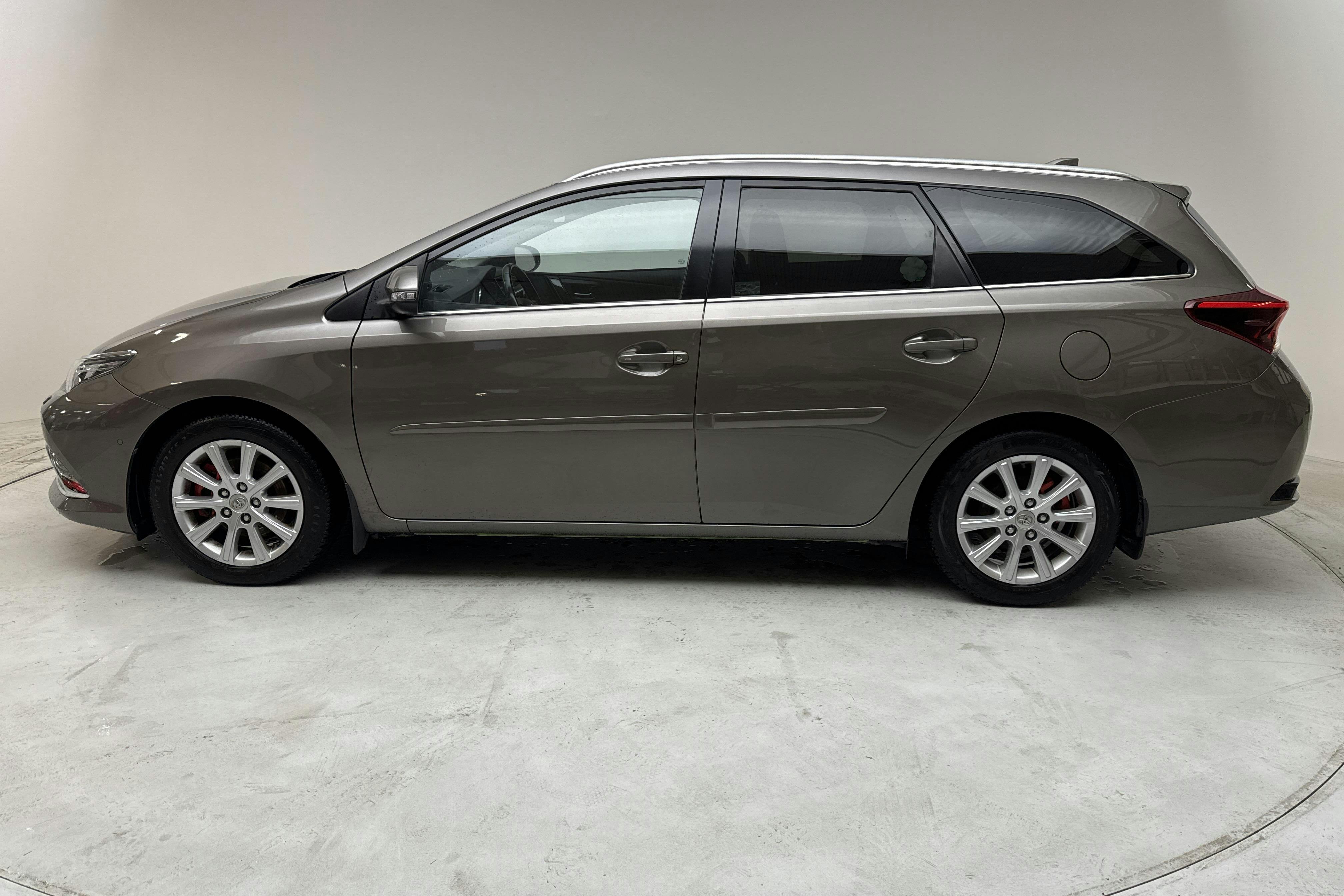 Toyota Auris 1.8 HSD Touring Sports (99hk) - 132 590 km - Automatic - Dark Grey - 2017