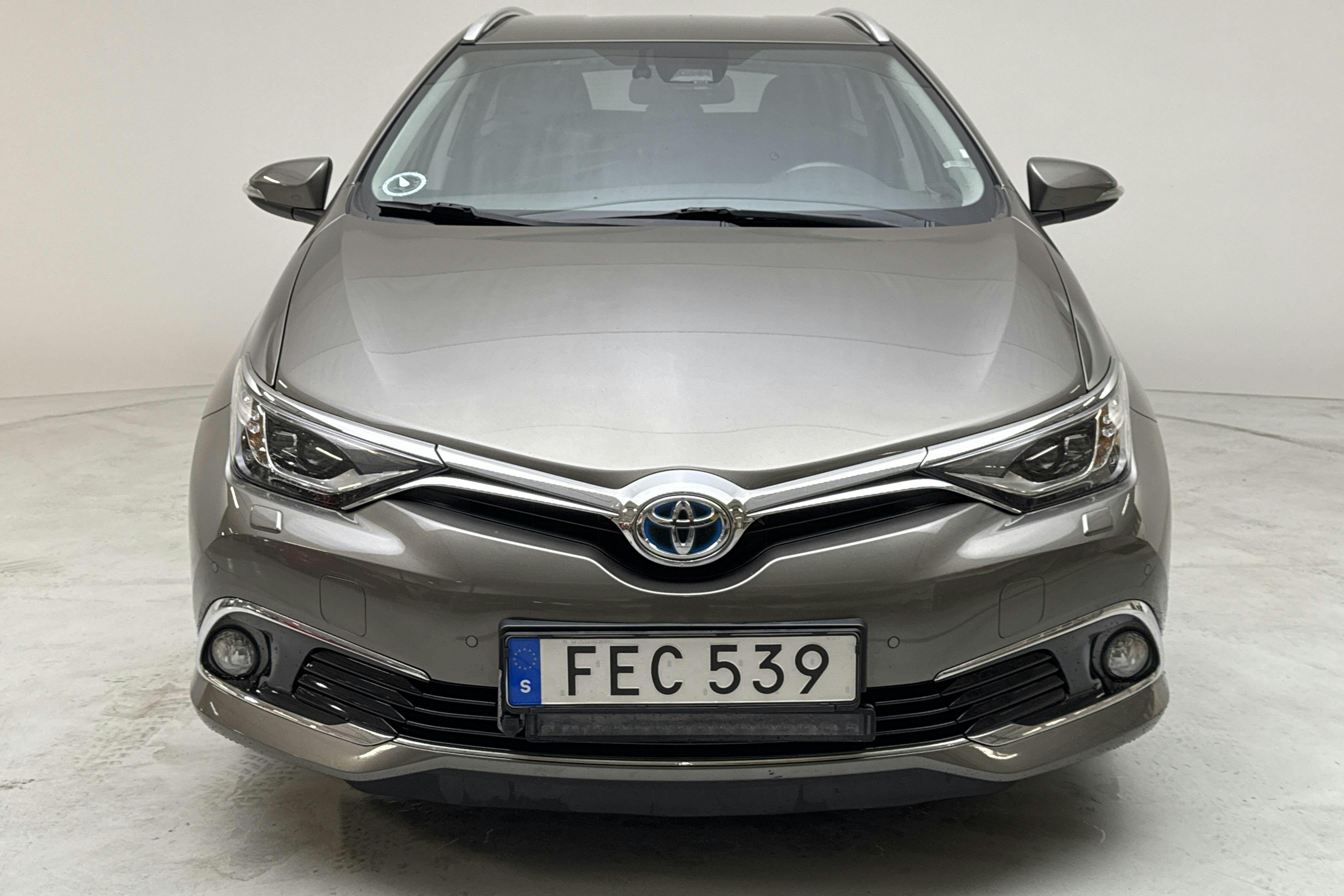 Toyota Auris 1.8 HSD Touring Sports (99hk) - 132 590 km - Automatic - Dark Grey - 2017