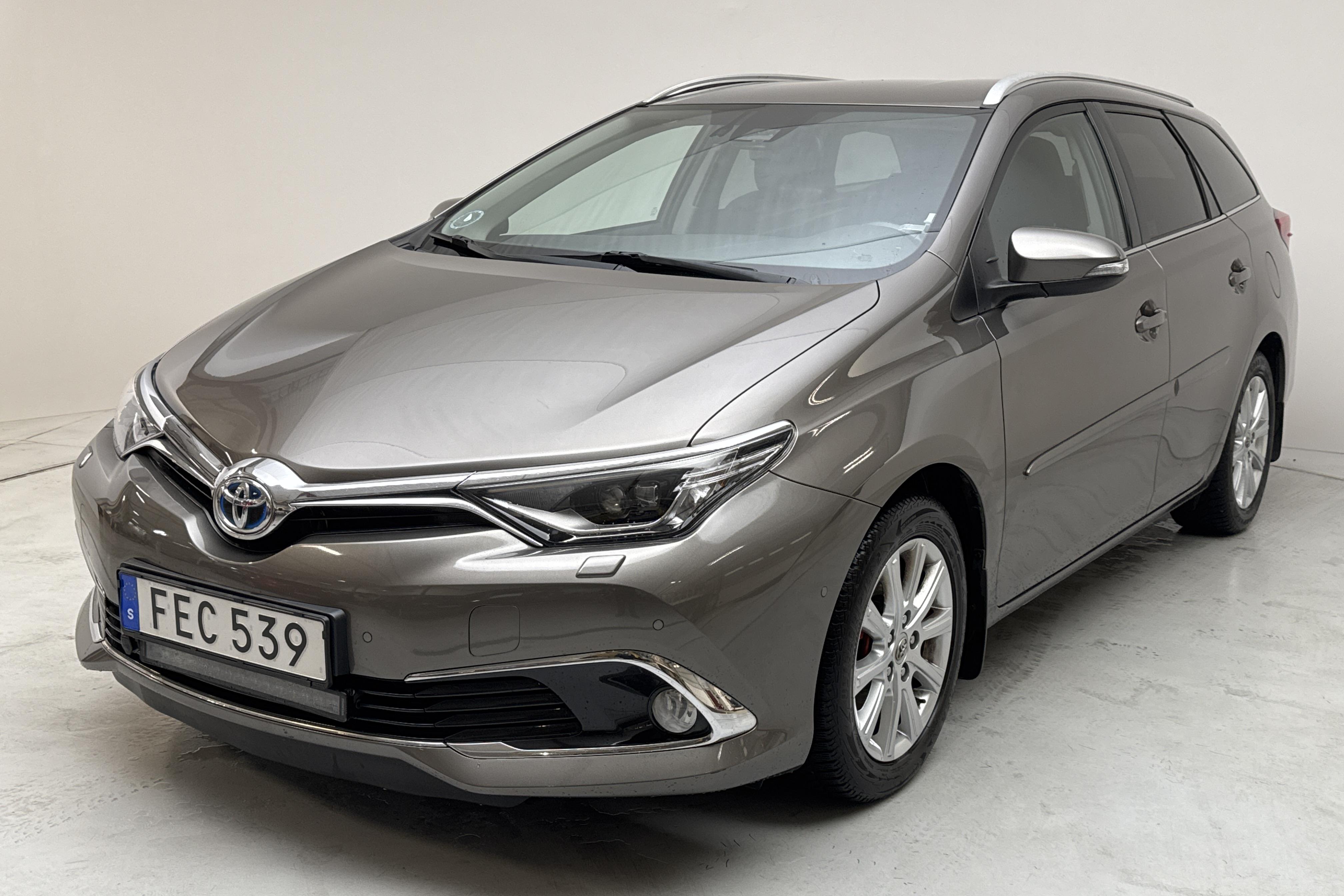 Toyota Auris 1.8 HSD Touring Sports (99hk) - 132 590 km - Automatic - Dark Grey - 2017