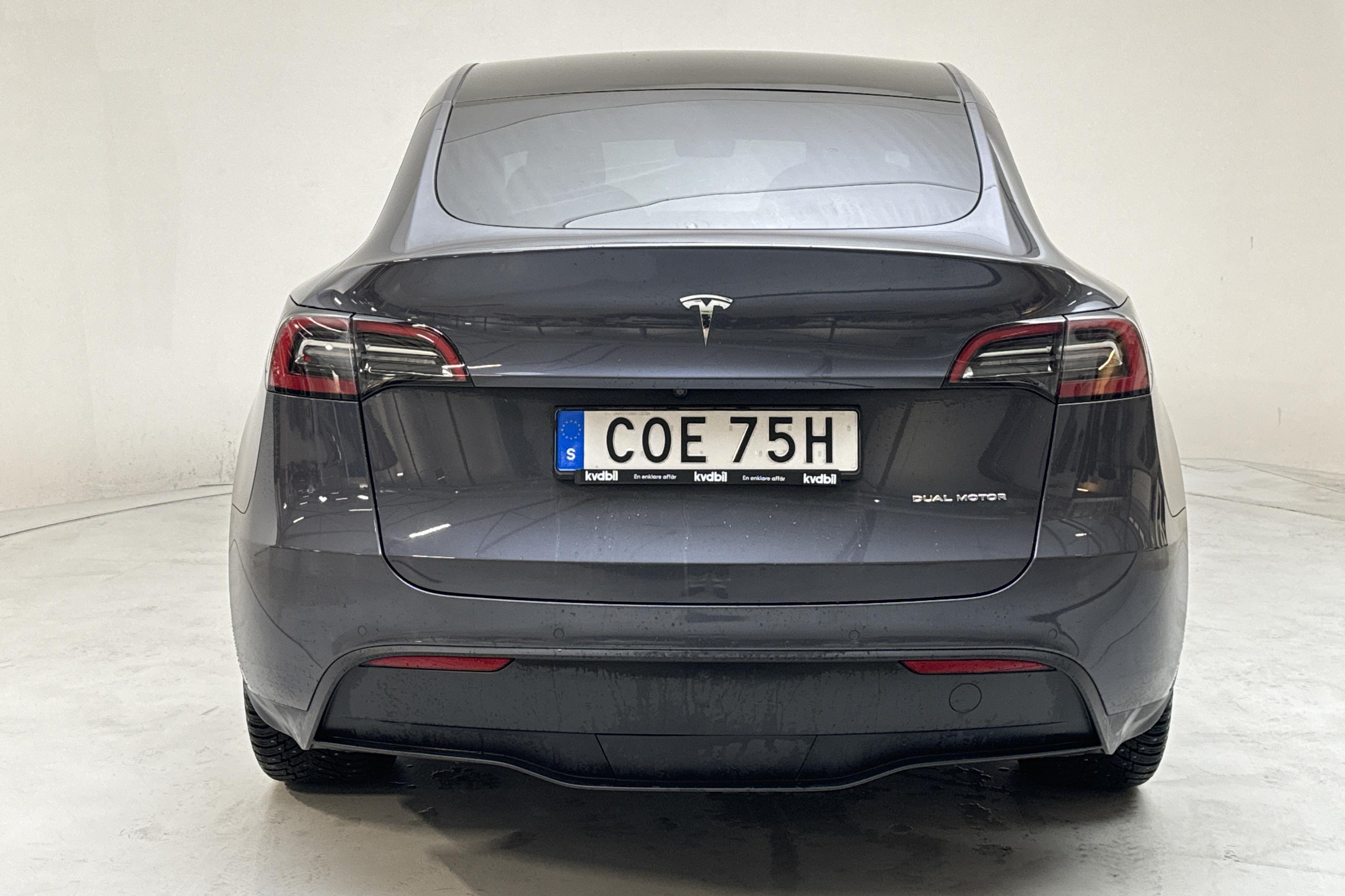 Tesla Model Y Long Range Dual Motor AWD - 100 070 km - Automatic - gray - 2021