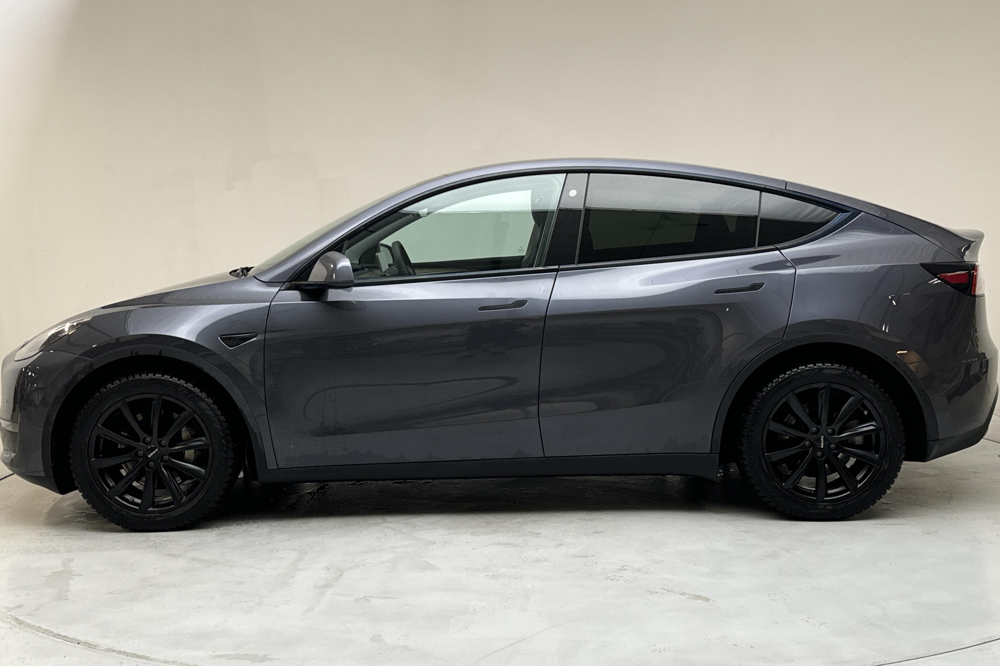 Tesla Model Y Long Range Dual Motor AWD - 100 070 km - Automatic - gray - 2021