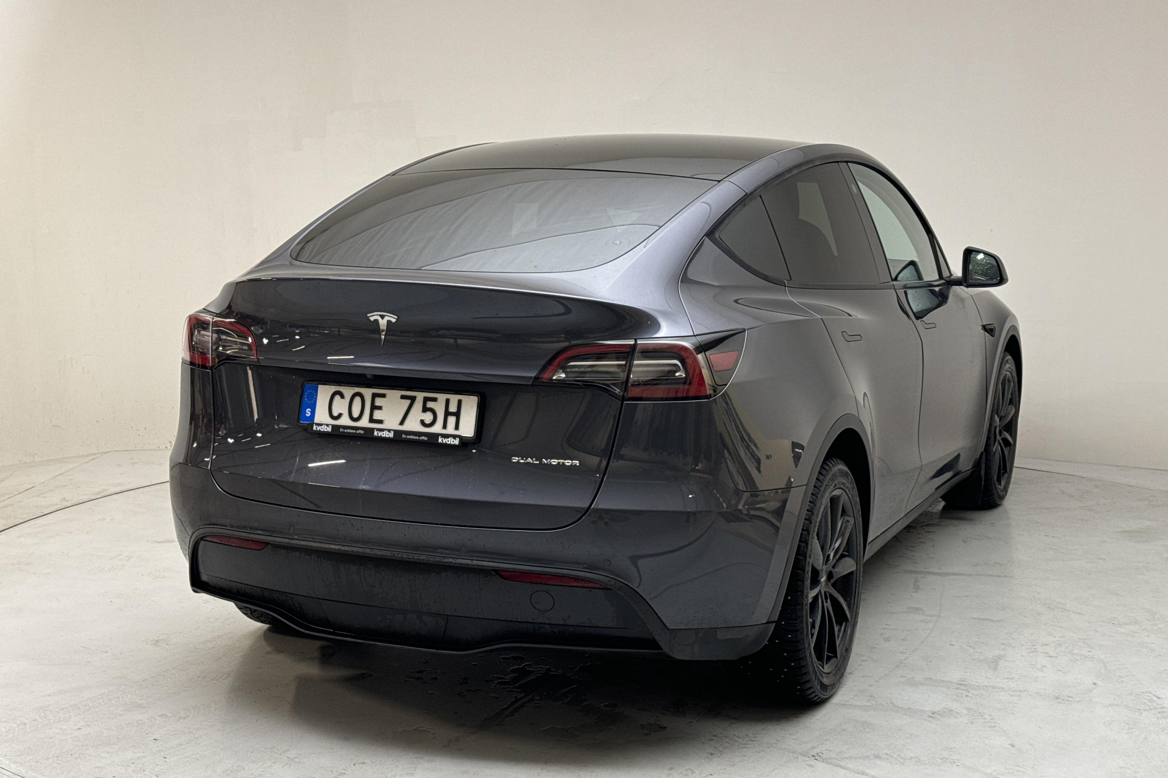 Tesla Model Y Long Range Dual Motor AWD - 100 070 km - Automatic - gray - 2021