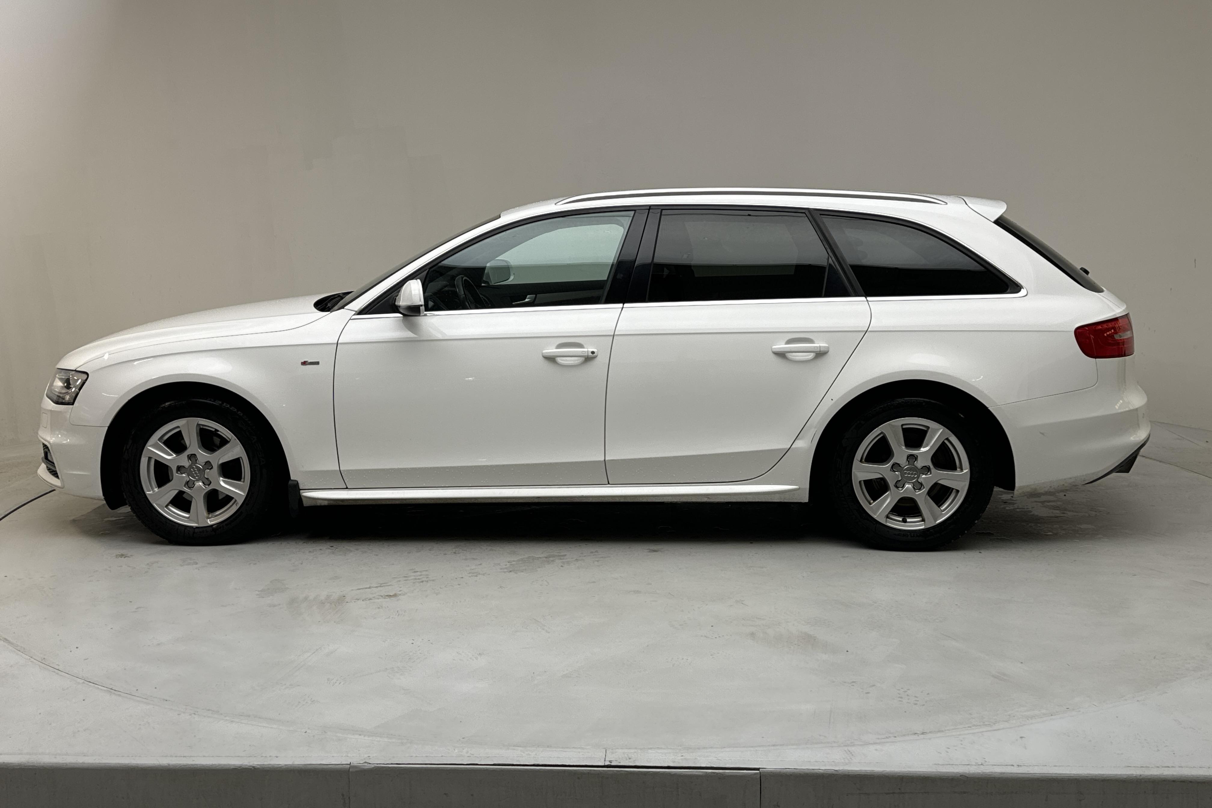 Audi A4 2.0 TDI Avant quattro (177hk) - 18 339 mil - Automat - vit - 2014