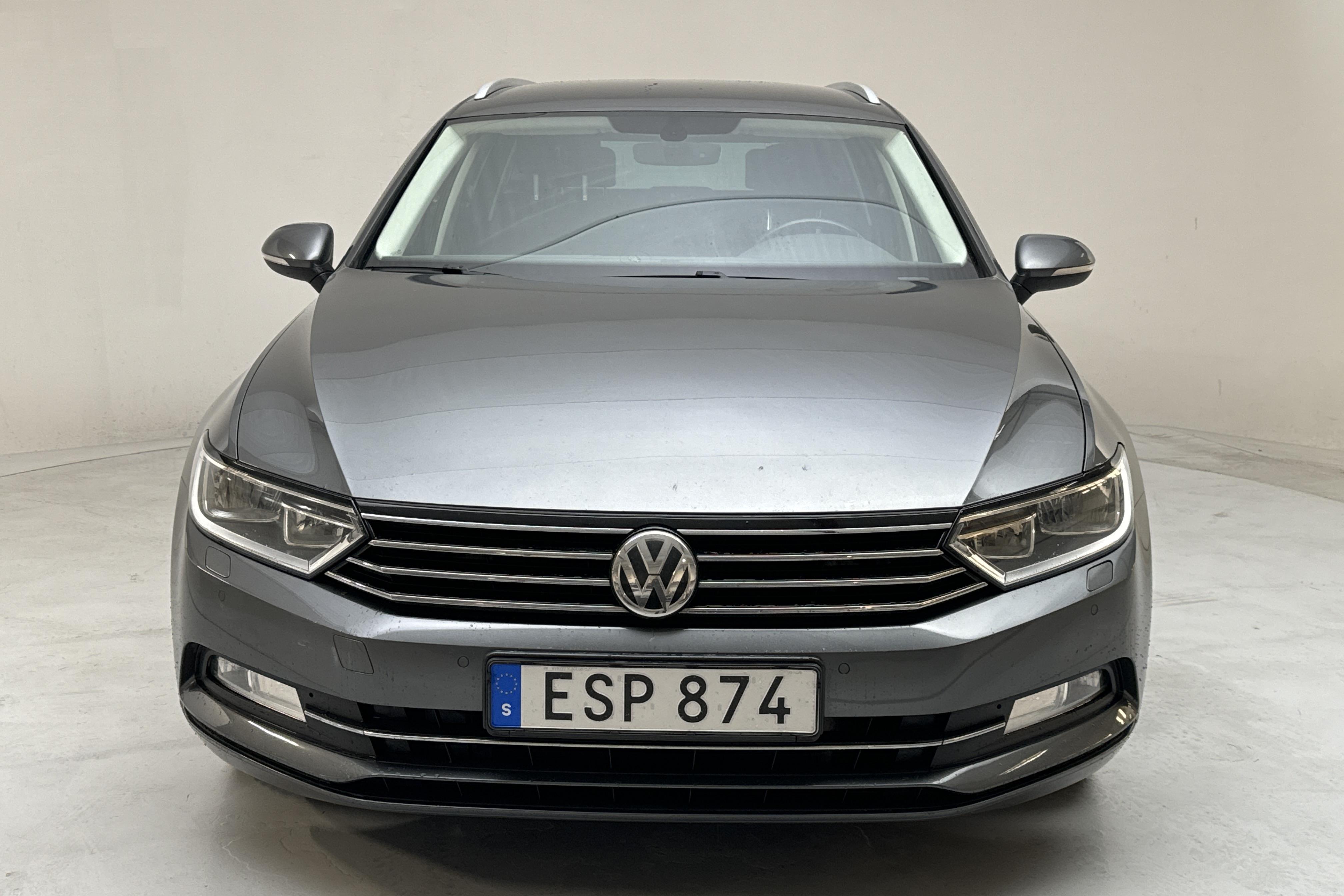 VW Passat 2.0 TDI Sportscombi (150hk) - 19 925 mil - Manuell - Dark Grey - 2016