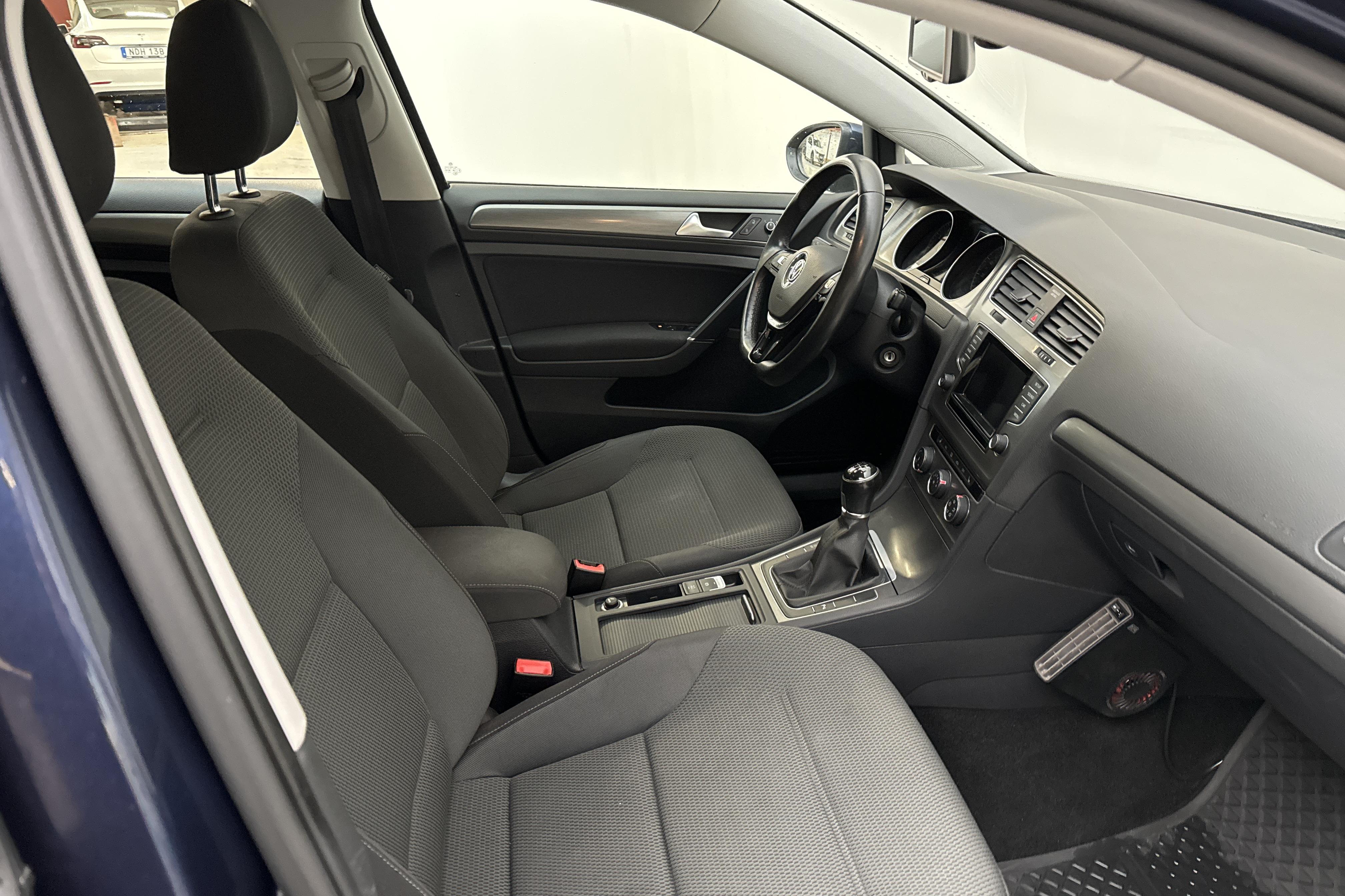 VW Golf VII 1.2 TSI 5dr (105hk) - 130 760 km - Käsitsi - Dark Blue - 2014