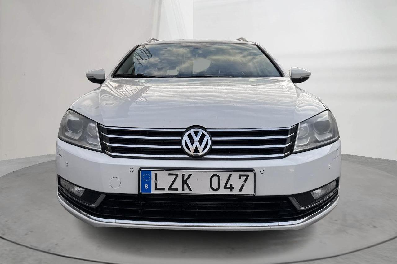 VW Passat 2.0 TDI BlueMotion Technology Variant (170hk) - 18 777 mil - Automat - vit - 2012