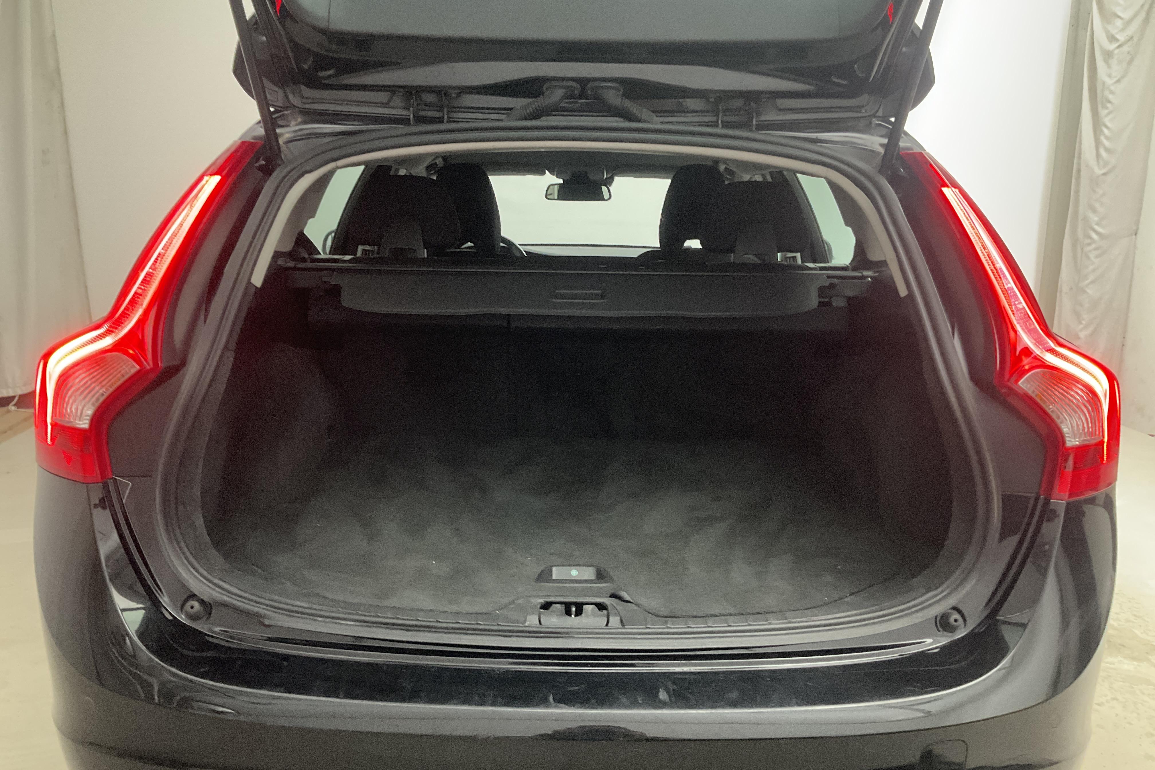 Volvo V60 D2 (115hk) - 162 470 km - Manual - black - 2014