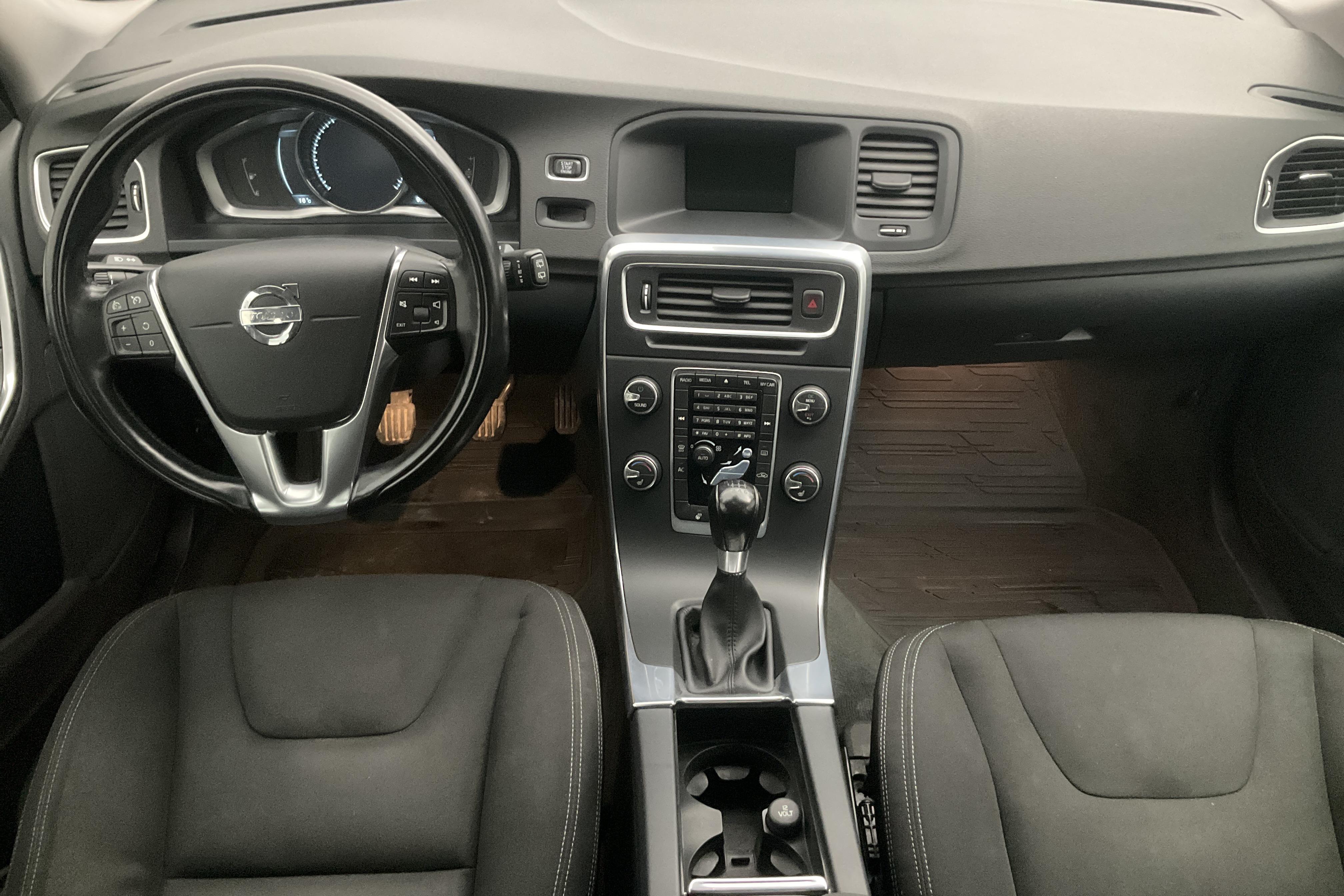 Volvo V60 D2 (115hk) - 162 470 km - Manual - black - 2014