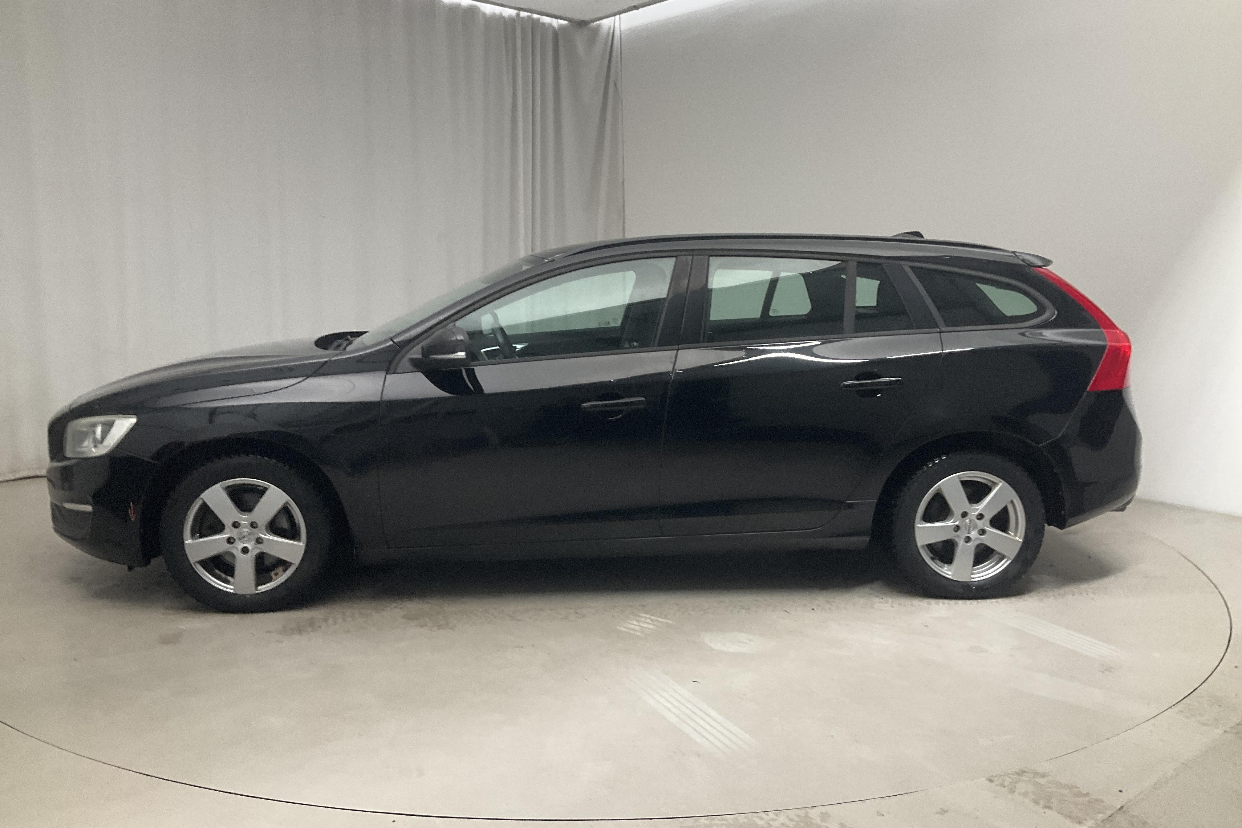 Volvo V60 D2 (115hk) - 162 470 km - Manual - black - 2014