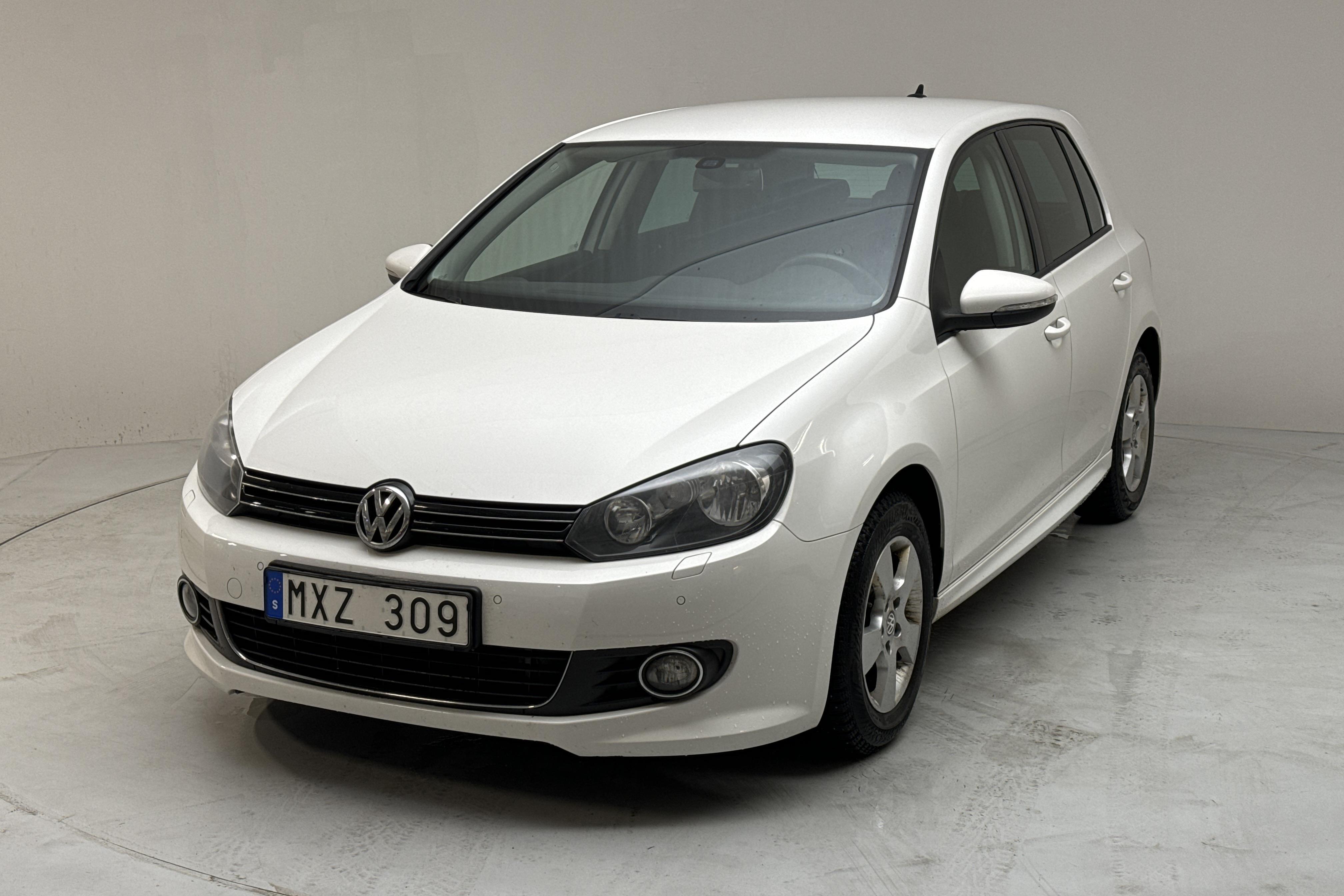 VW Golf VI 1.6 TDI BlueMotion Technology 5dr (105hk) - 5 341 mil - Automat - vit - 2013