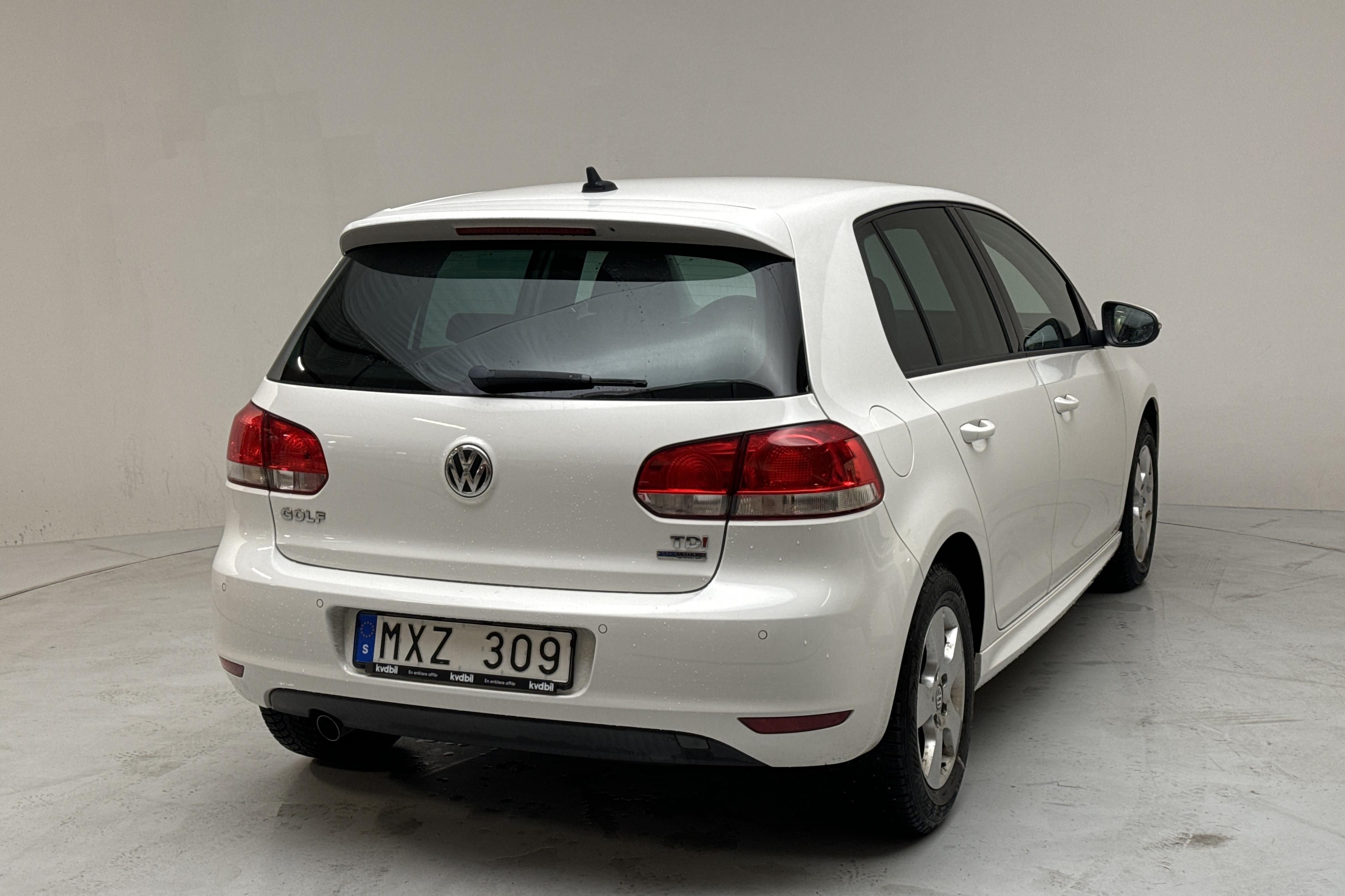 VW Golf VI 1.6 TDI BlueMotion Technology 5dr (105hk) - 5 341 mil - Automat - vit - 2013