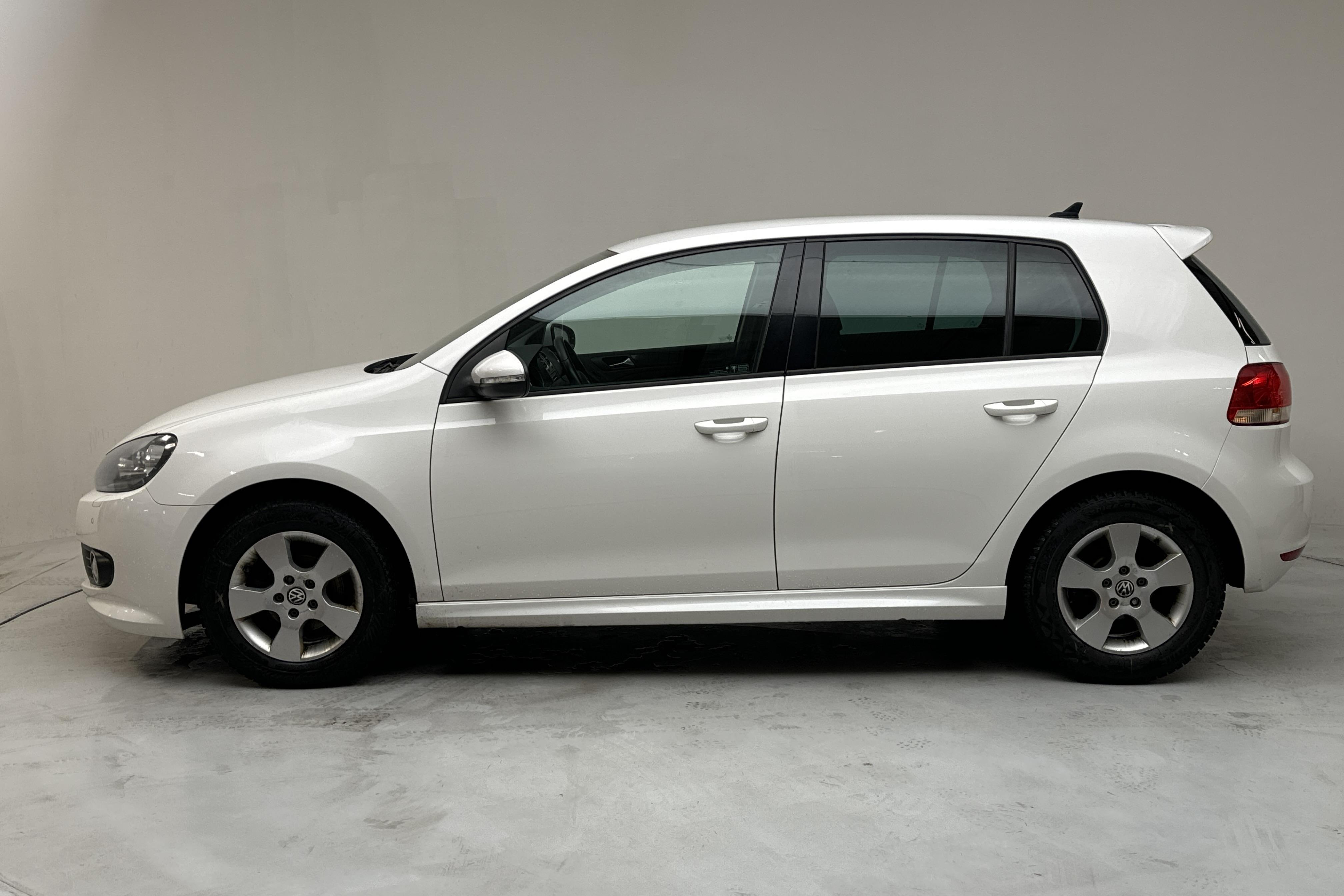 VW Golf VI 1.6 TDI BlueMotion Technology 5dr (105hk) - 5 341 mil - Automat - vit - 2013