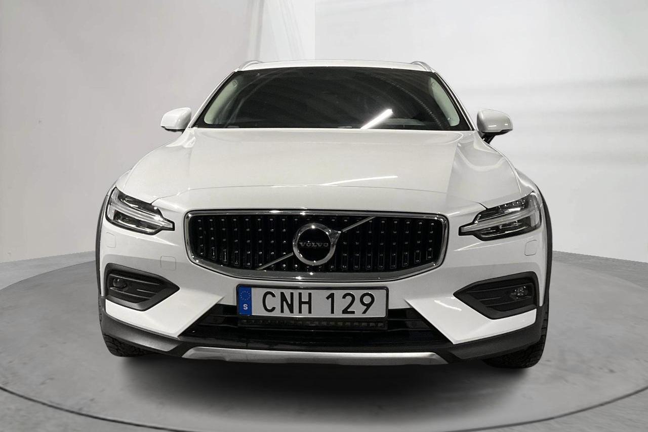 Volvo V60 D4 Cross Country AWD (190hk) - 116 780 km - Automatyczna - biały - 2020