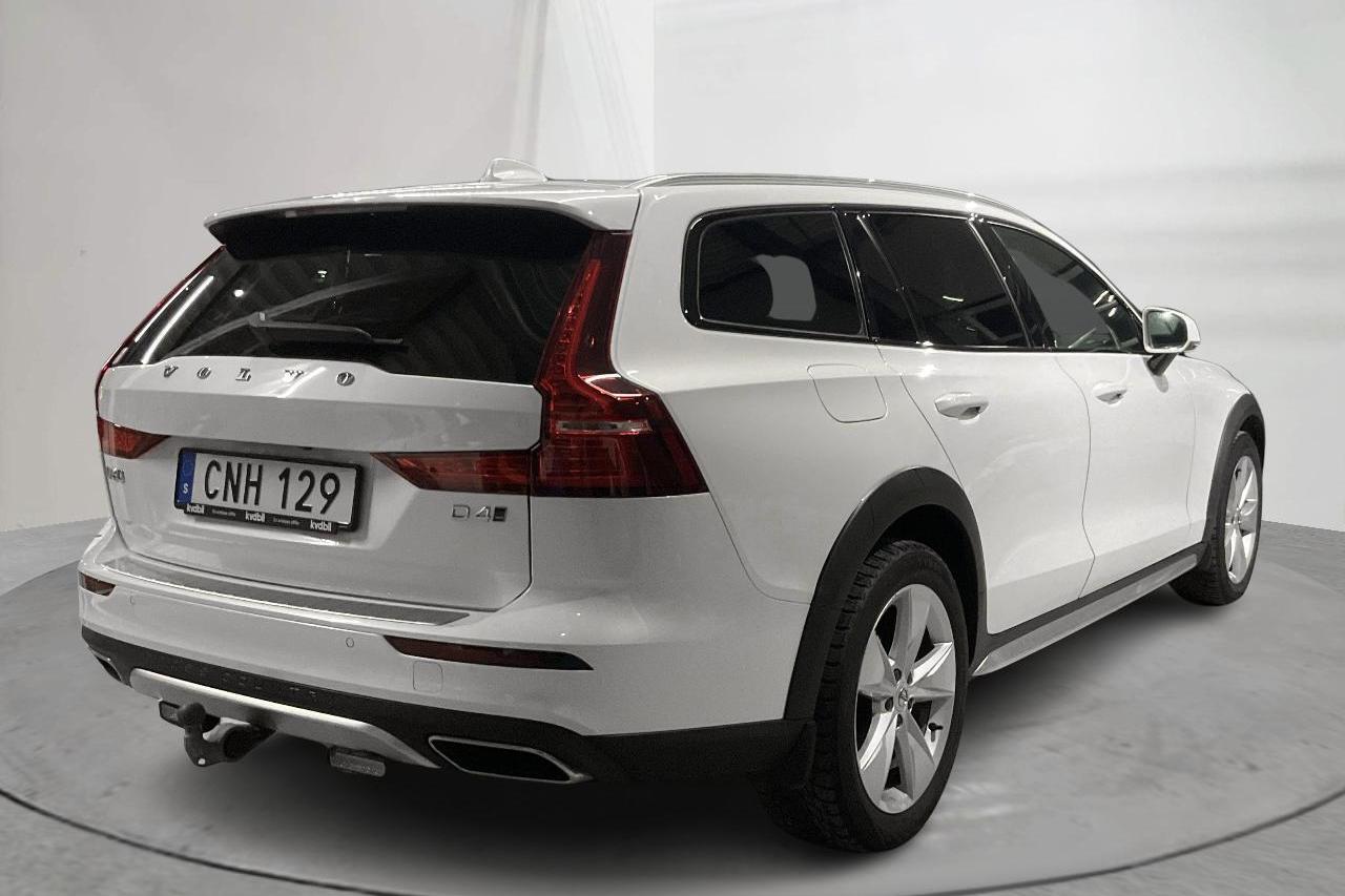 Volvo V60 D4 Cross Country AWD (190hk) - 116 780 km - Automatyczna - biały - 2020