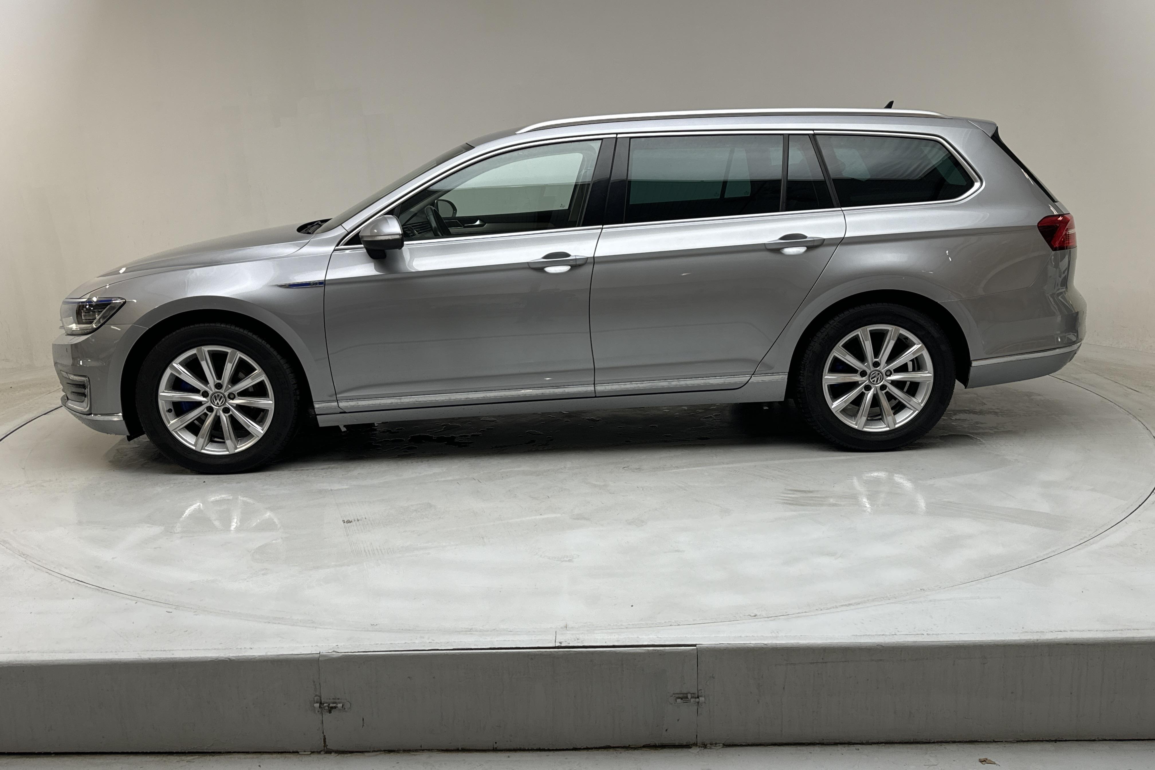 VW Passat 1.4 Plug-in-Hybrid Sportscombi (218hk) - 12 306 mil - Automat - silver - 2018