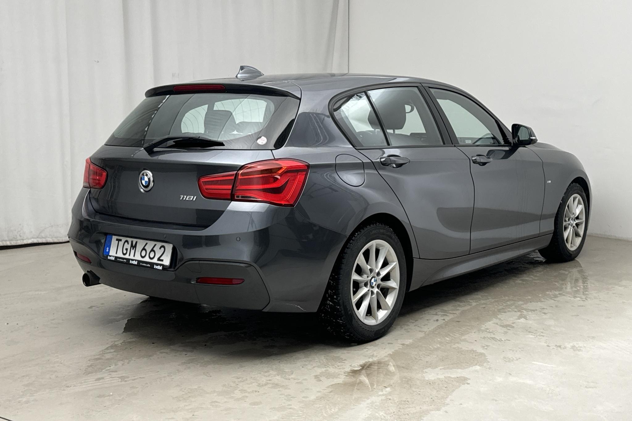 BMW 118i 5dr, F20 (136hk) - 9 759 mil - Manuell - grå - 2018