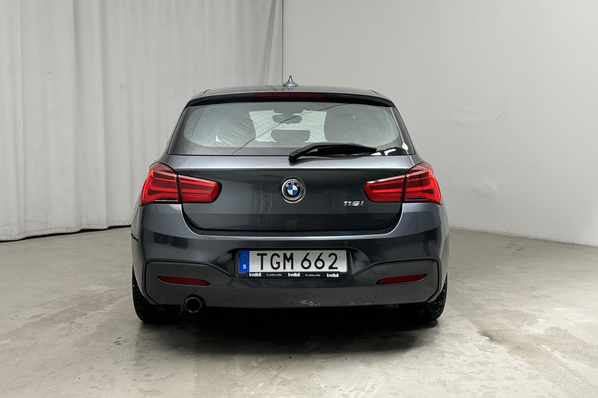 BMW 118i 5dr, F20 (136hk) - 9 759 mil - Manuell - grå - 2018