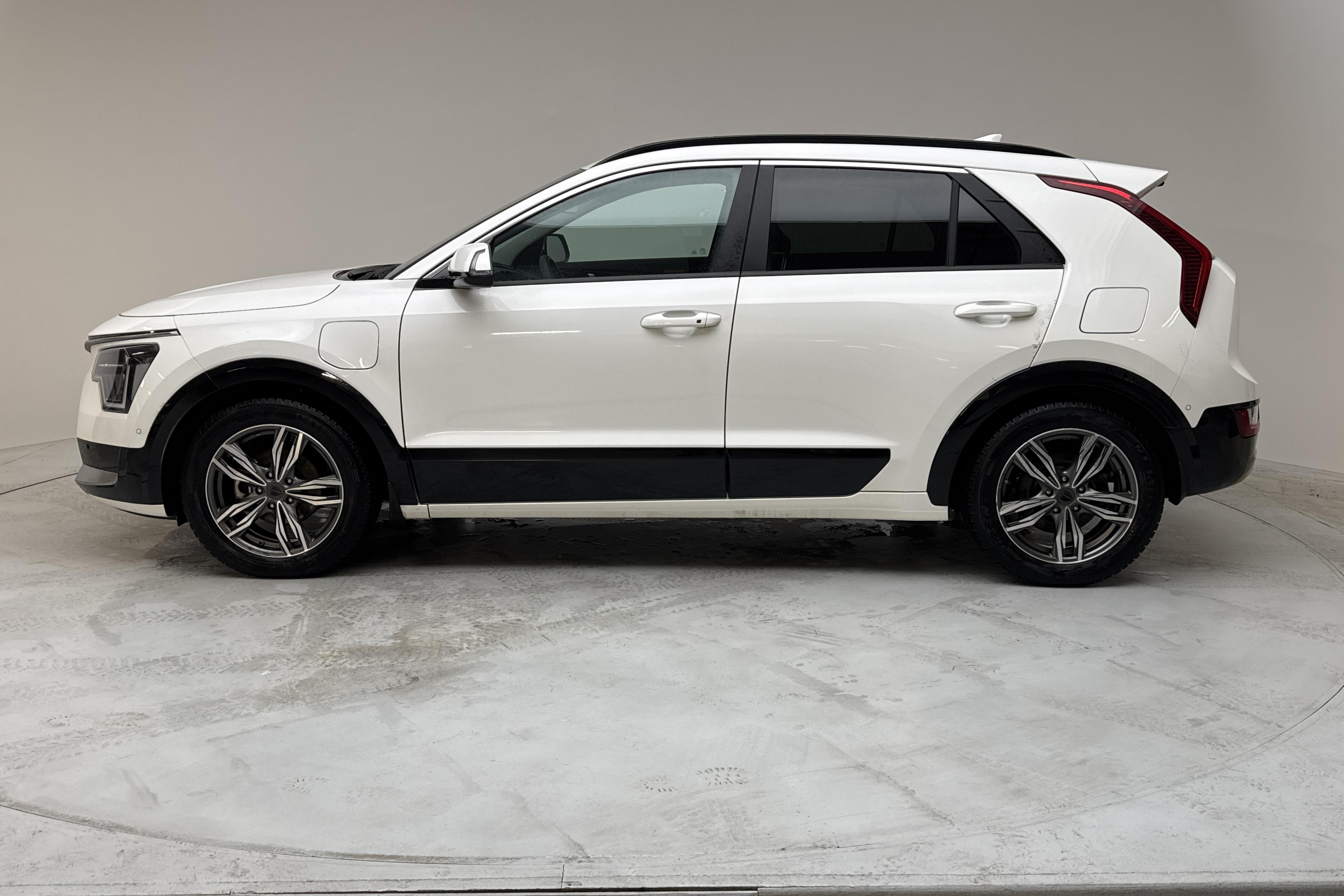 KIA Niro Plug-in Hybrid (183hk) - 20 700 km - Automatic - white - 2024