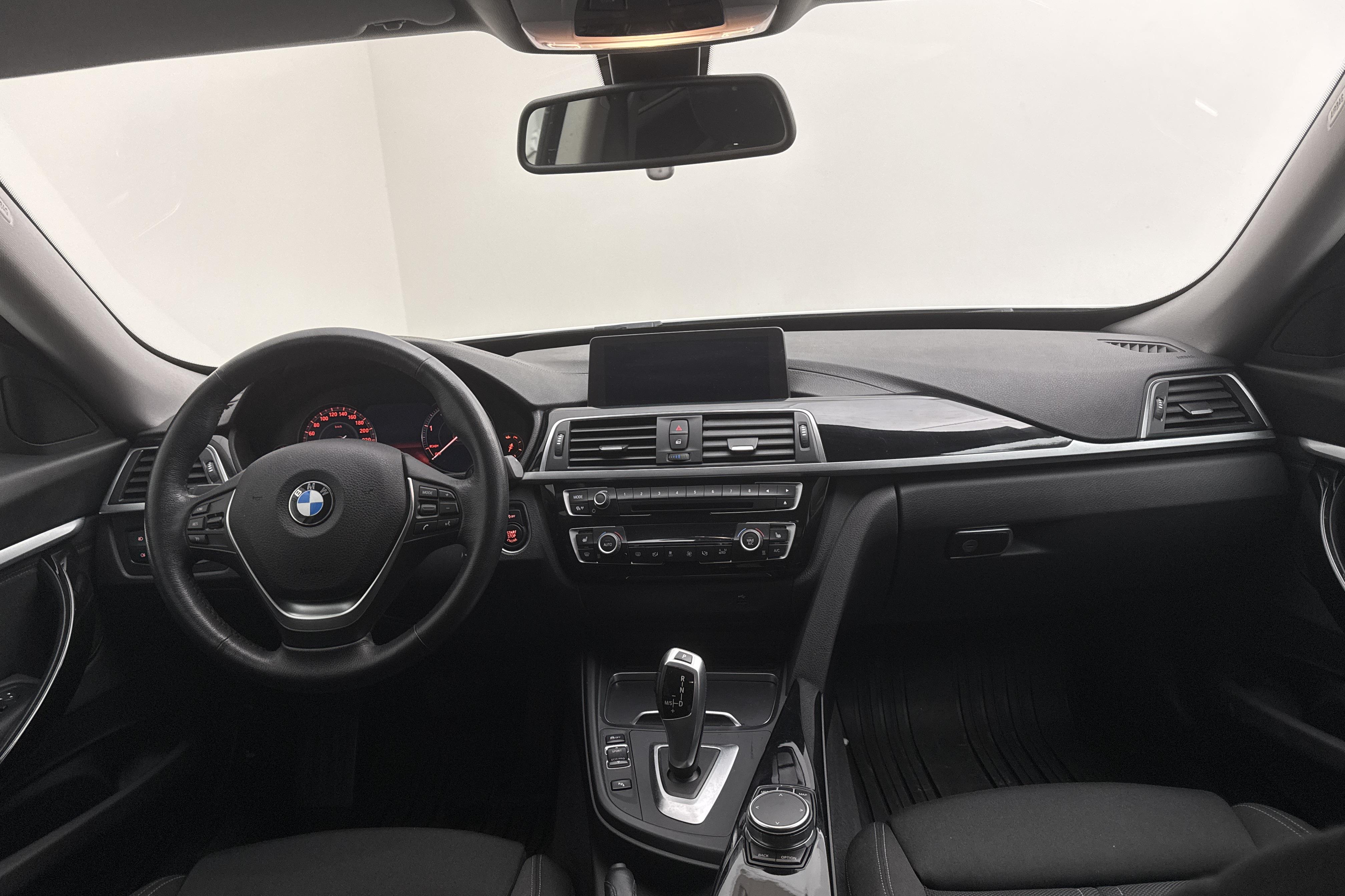 BMW 320d GT xDrive, F34 (190hk) - 9 331 mil - Automat - vit - 2018