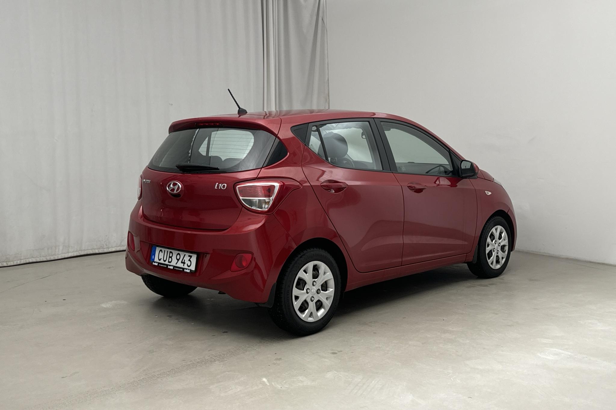 Hyundai i10 1.0 (66hk) - 3 761 mil - Automat - röd - 2015