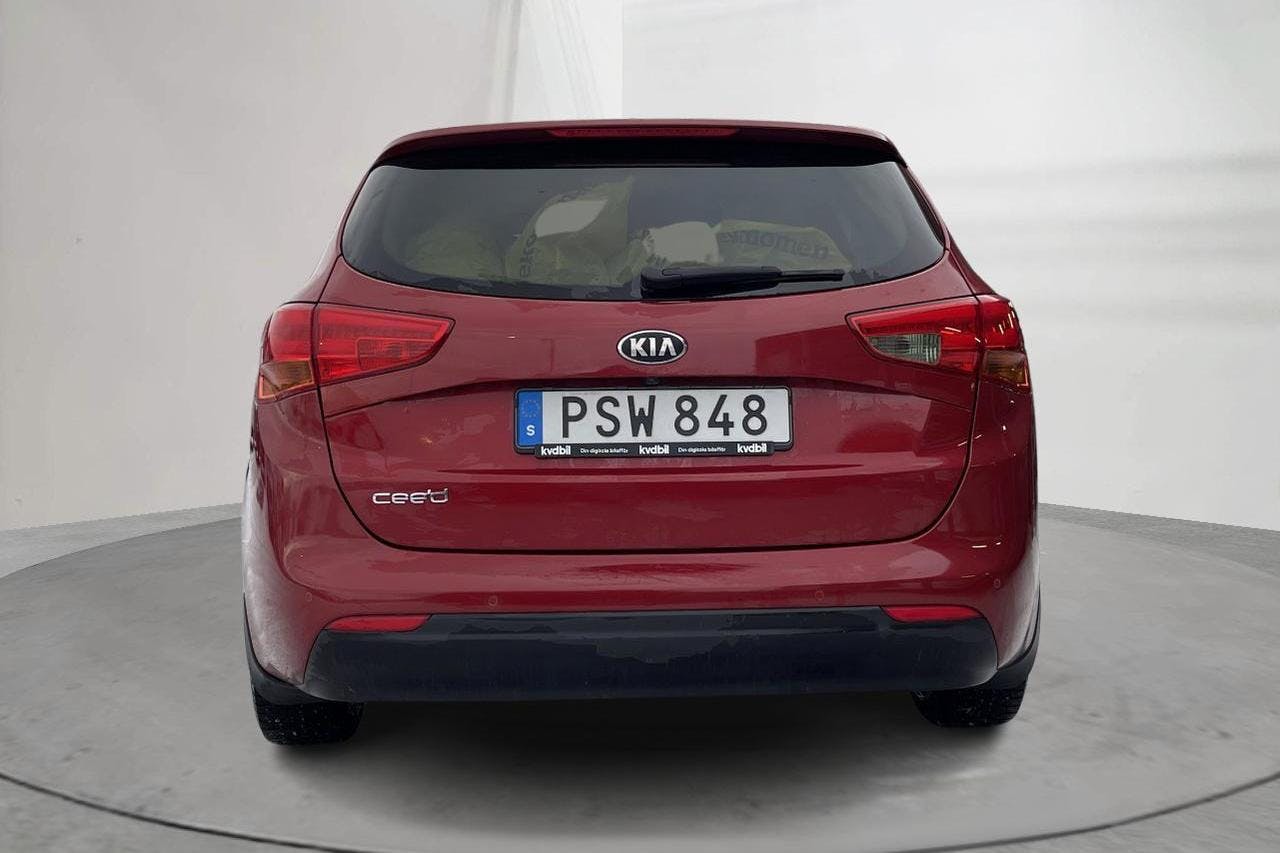 KIA Cee'd 1.6 SW (135hk) - 77 650 km - Manualna - czerwony - 2014