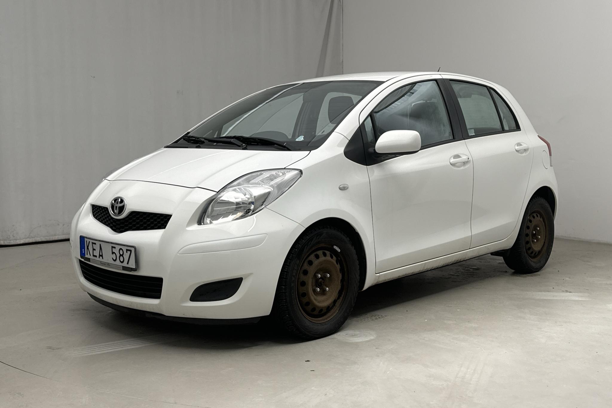 Toyota Yaris 1.33 5dr (100hk) - 5 334 mil - Manuell - vit - 2010