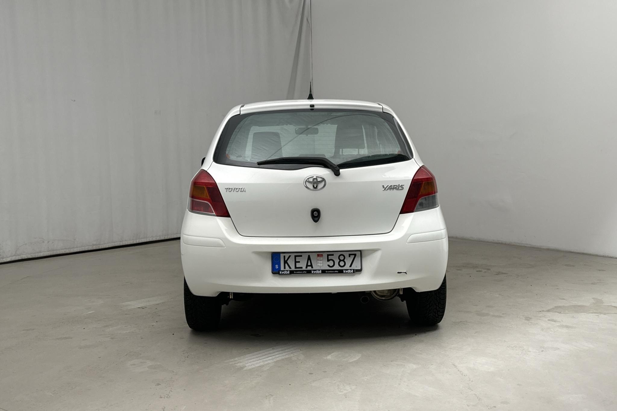 Toyota Yaris 1.33 5dr (100hk) - 5 334 mil - Manuell - vit - 2010