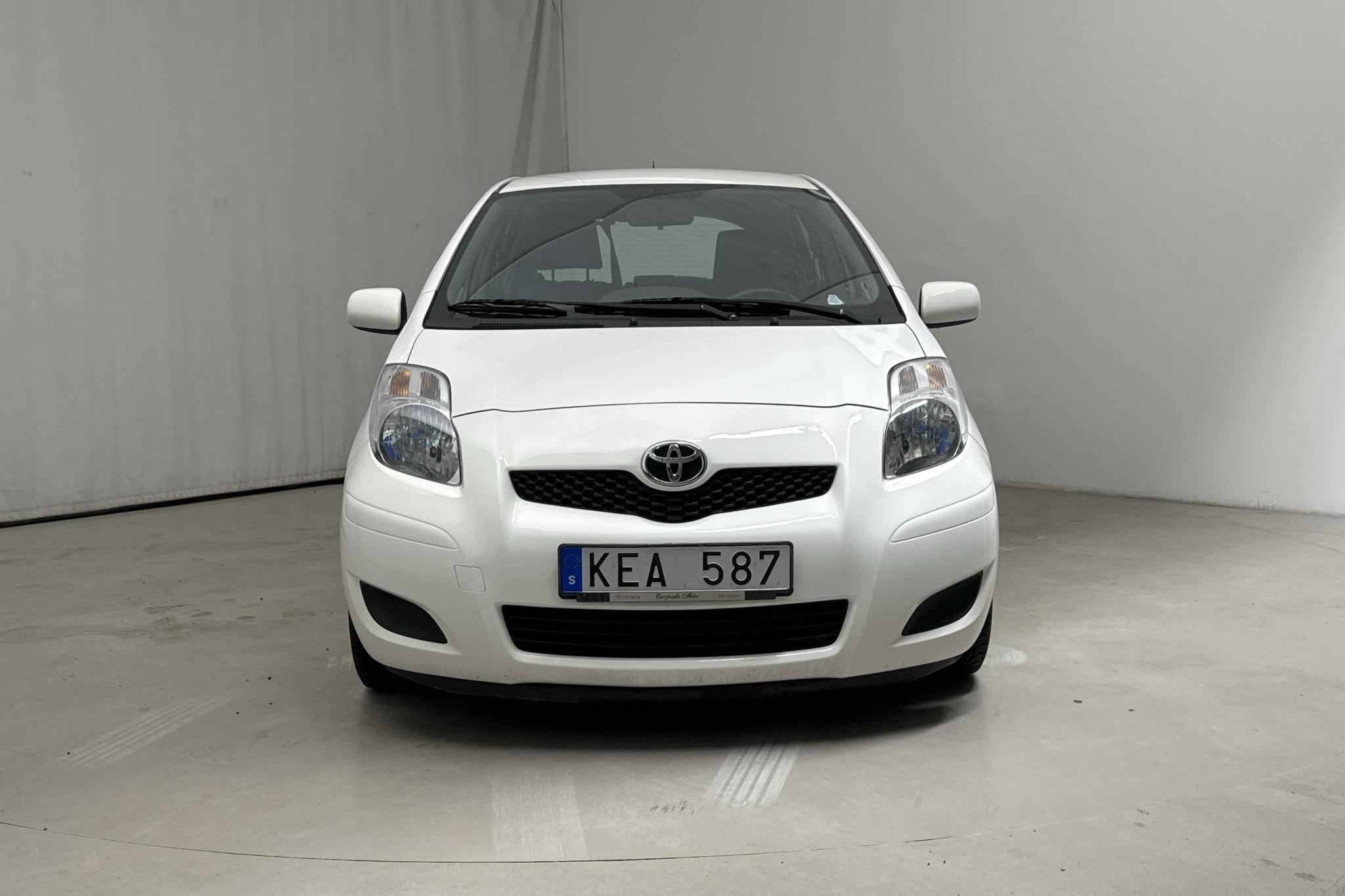 Toyota Yaris 1.33 5dr (100hk) - 5 334 mil - Manuell - vit - 2010