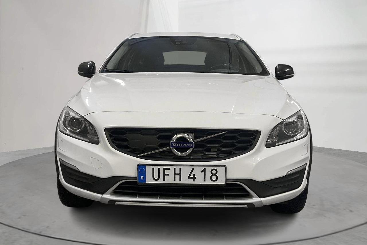 Volvo V60 D3 Cross Country (150hk) - 11 870 mil - Automat - vit - 2018