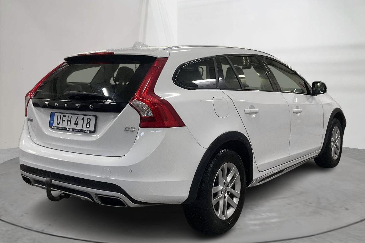 Volvo V60 D3 Cross Country (150hk) - 11 870 mil - Automat - vit - 2018