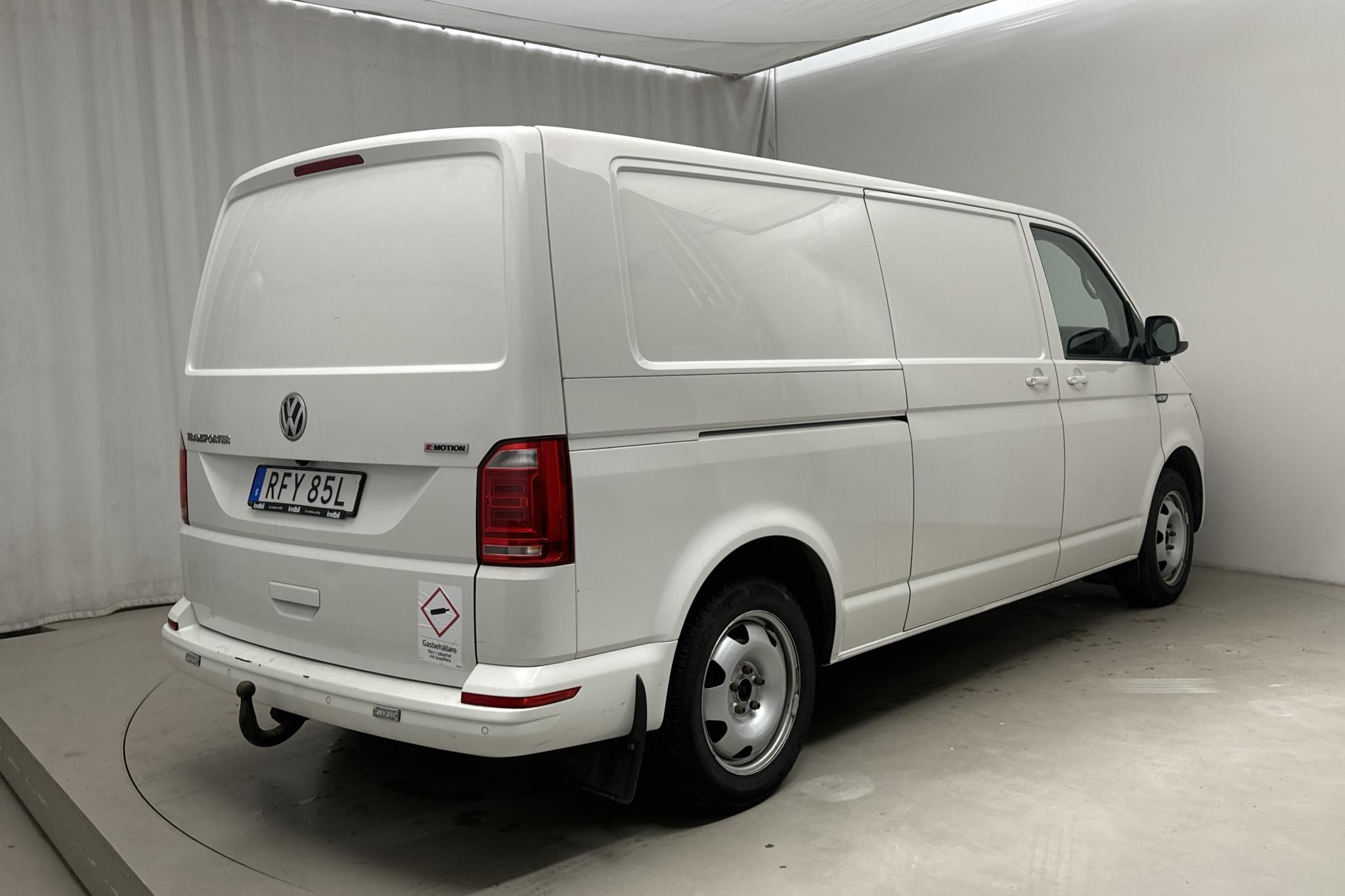 VW Transporter T6 2.0 TDI BMT Skåp 4MOTION (150hk) - 9 901 mil - Automat - vit - 2019