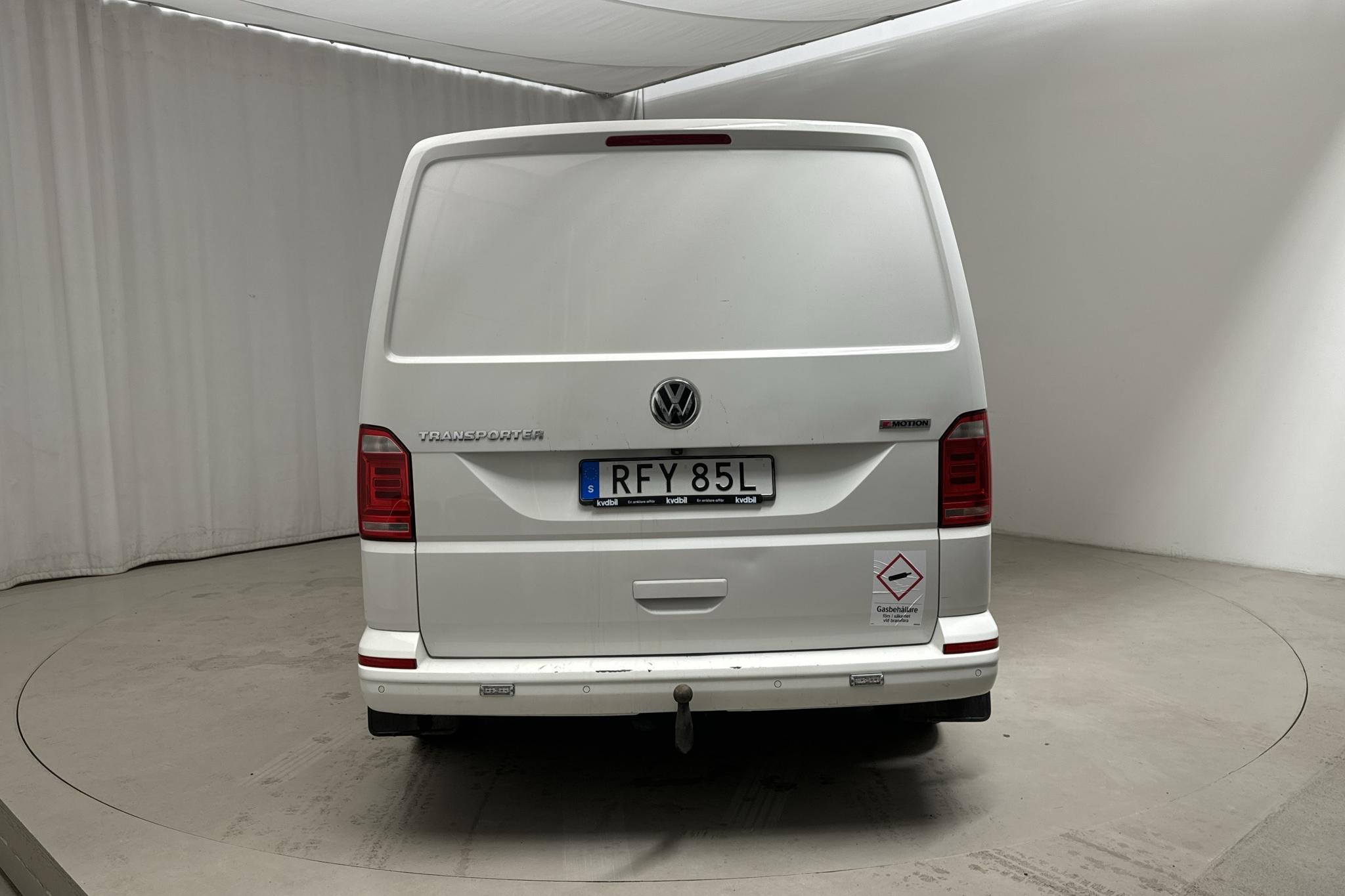 VW Transporter T6 2.0 TDI BMT Skåp 4MOTION (150hk) - 9 901 mil - Automat - vit - 2019