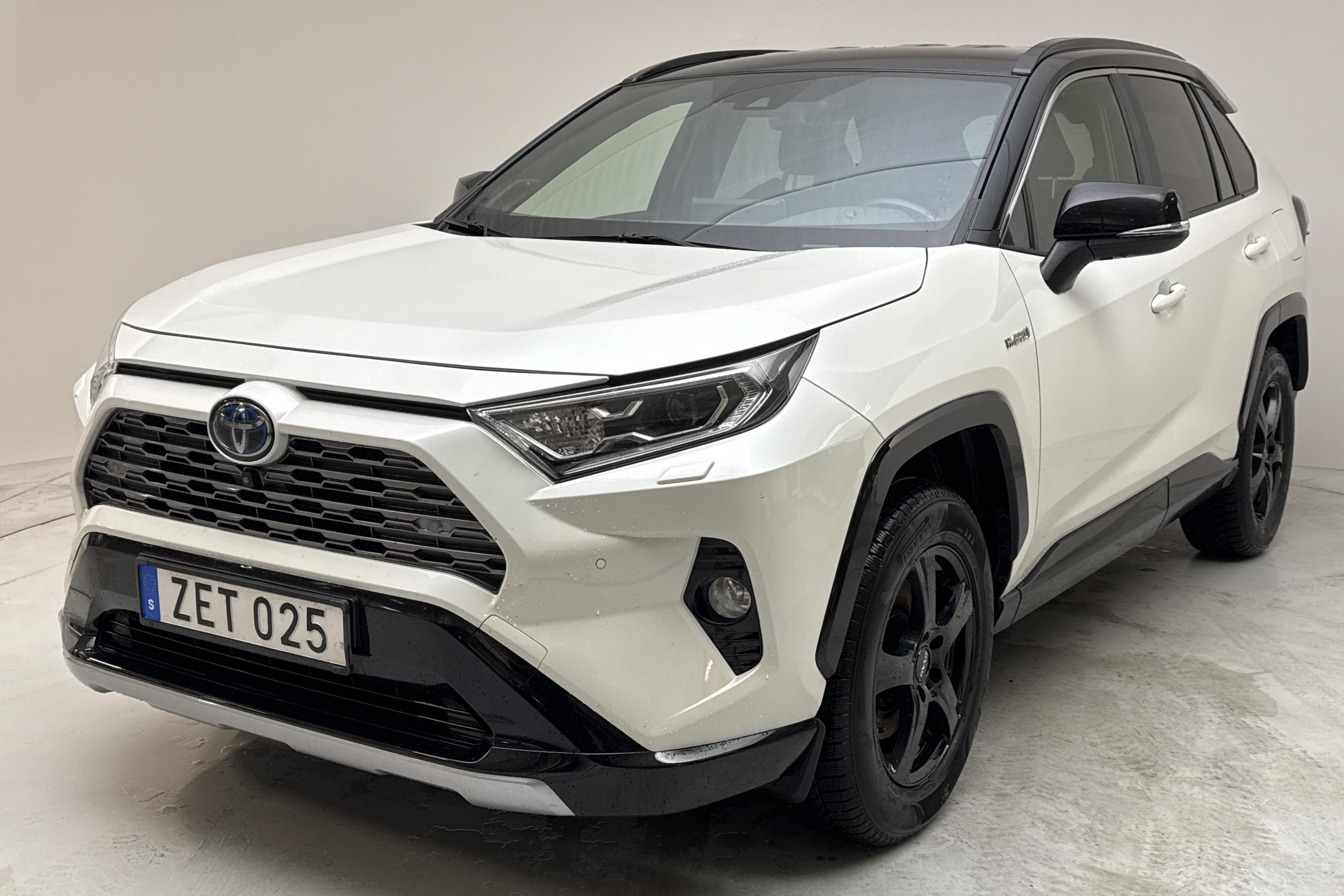 Toyota RAV4 2.5 HSD (218hk) - 9 606 mil - Automat - vit - 2019