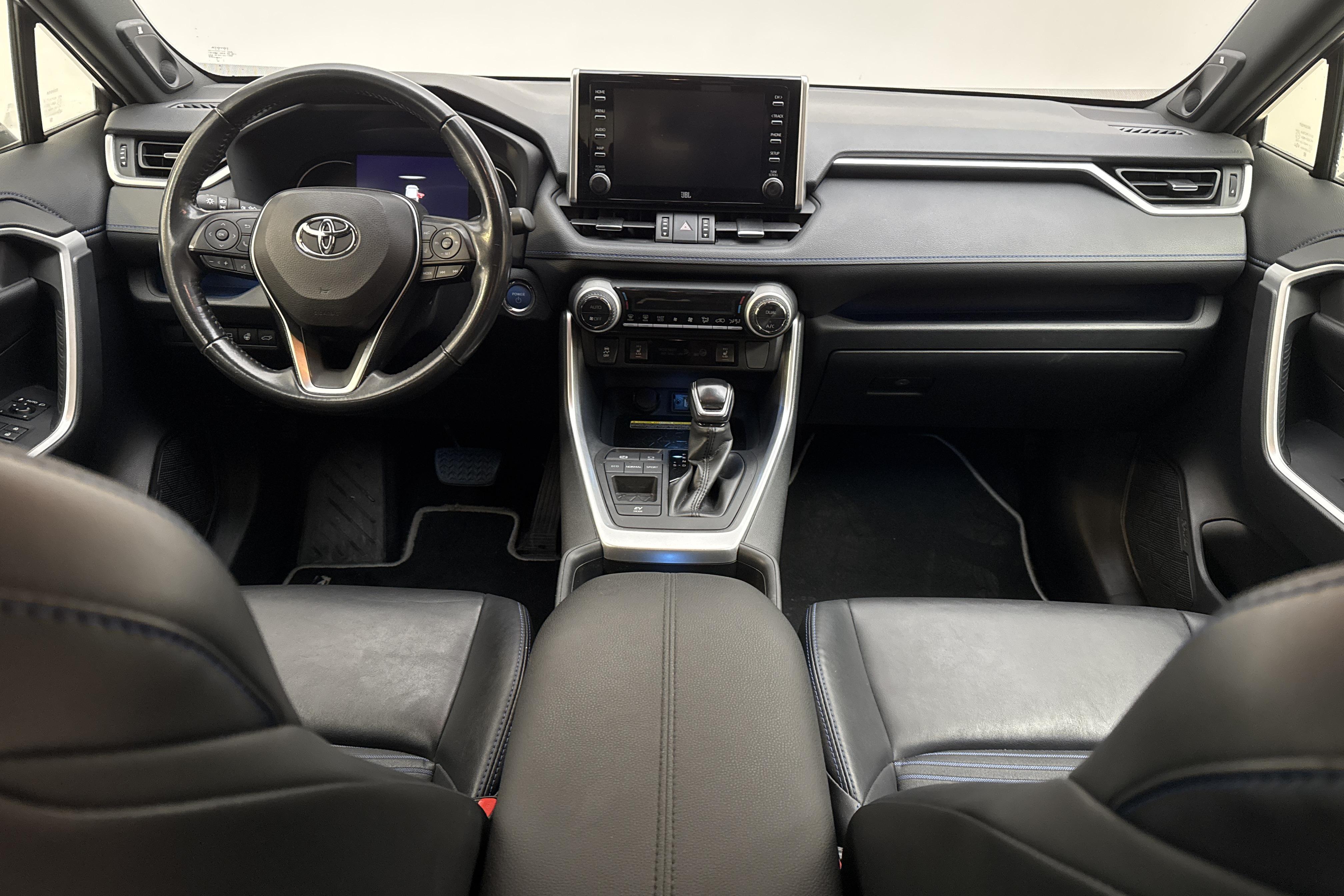 Toyota RAV4 2.5 HSD (218hk) - 9 606 mil - Automat - vit - 2019