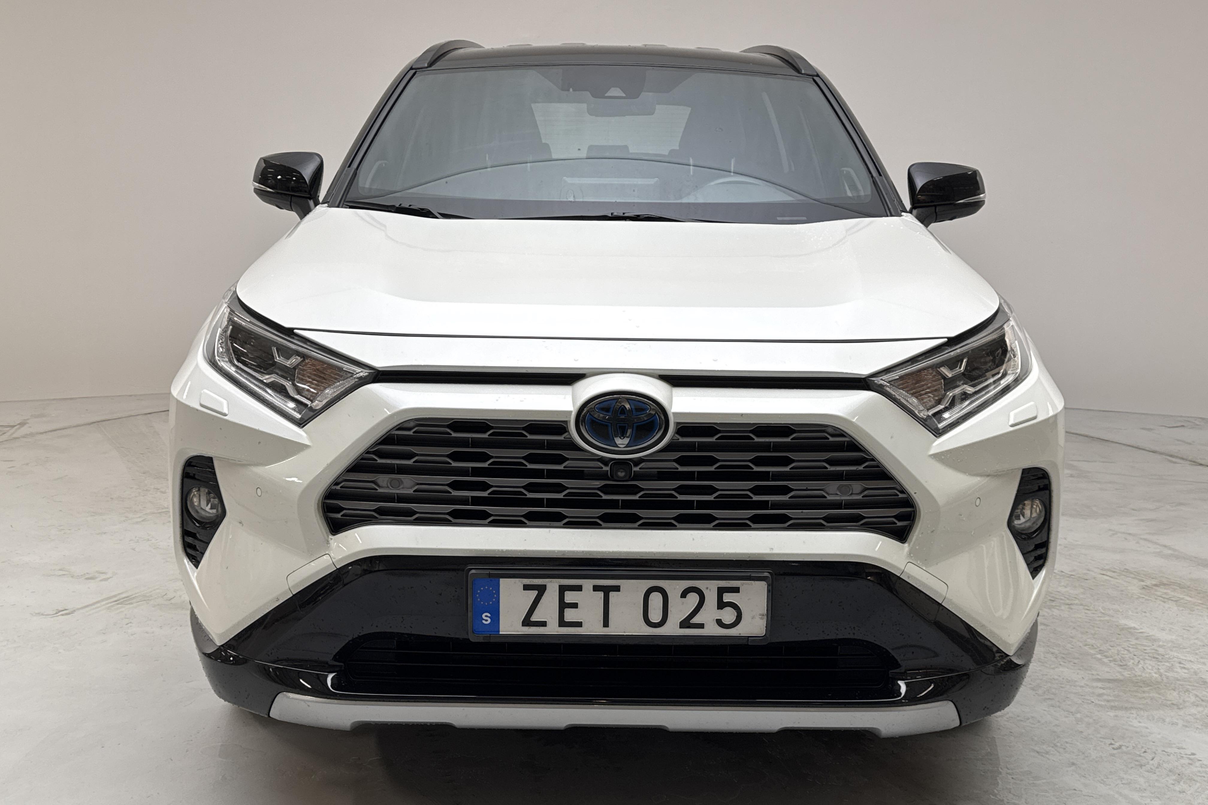 Toyota RAV4 2.5 HSD (218hk) - 9 606 mil - Automat - vit - 2019