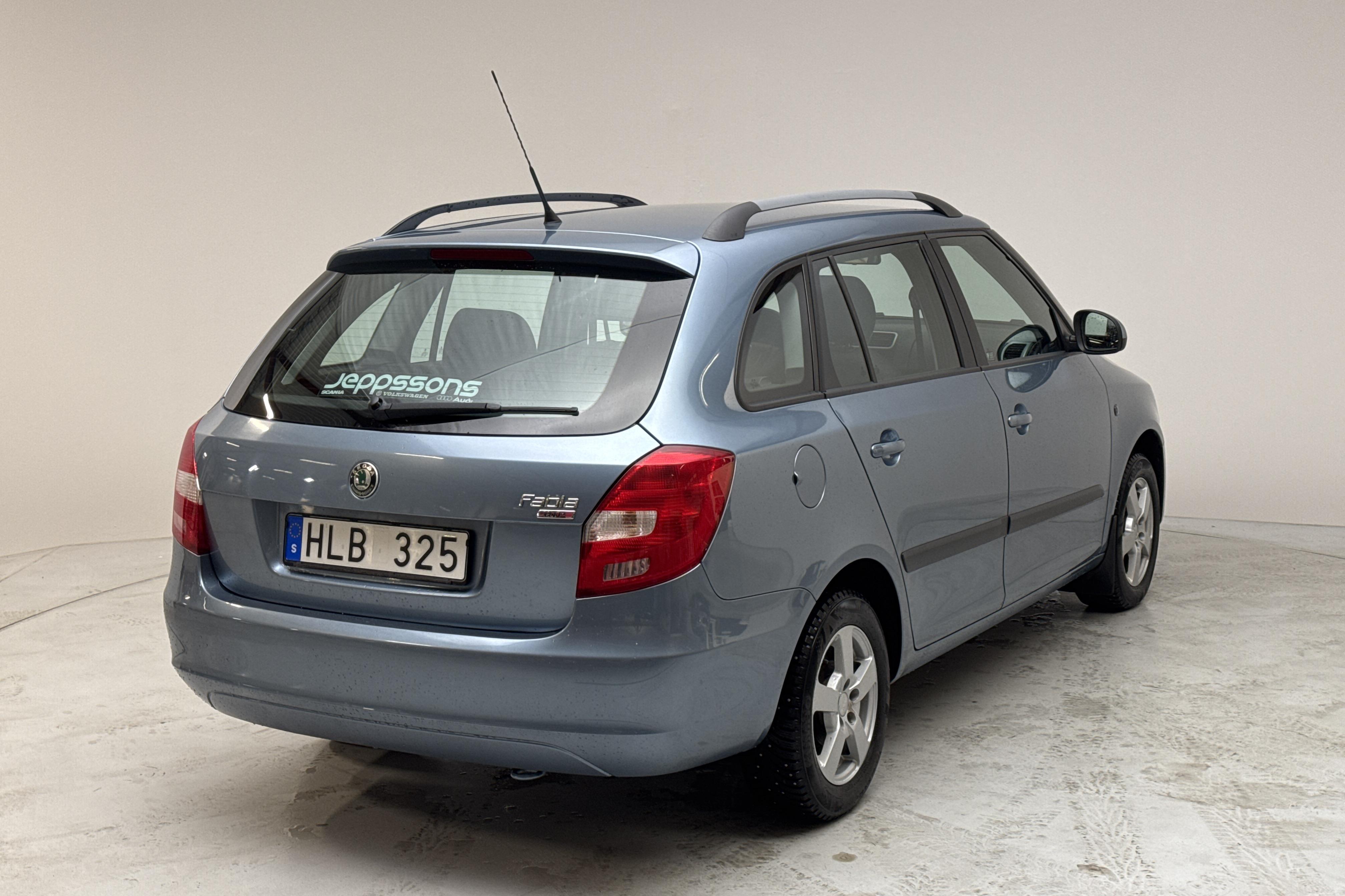 Skoda Fabia 1.2 Combi (70hk) - 85 950 km - Käsitsi - Light Grey - 2010