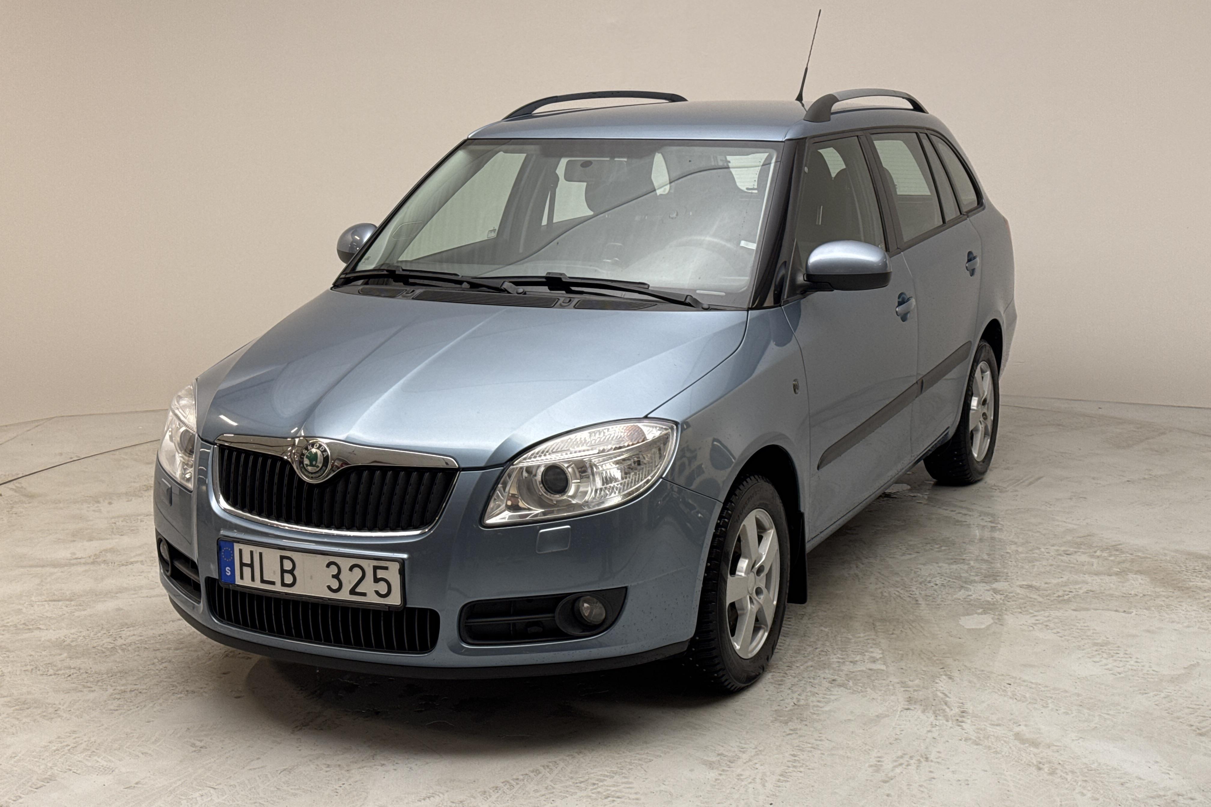 Skoda Fabia 1.2 Combi (70hk) - 85 950 km - Käsitsi - Light Grey - 2010