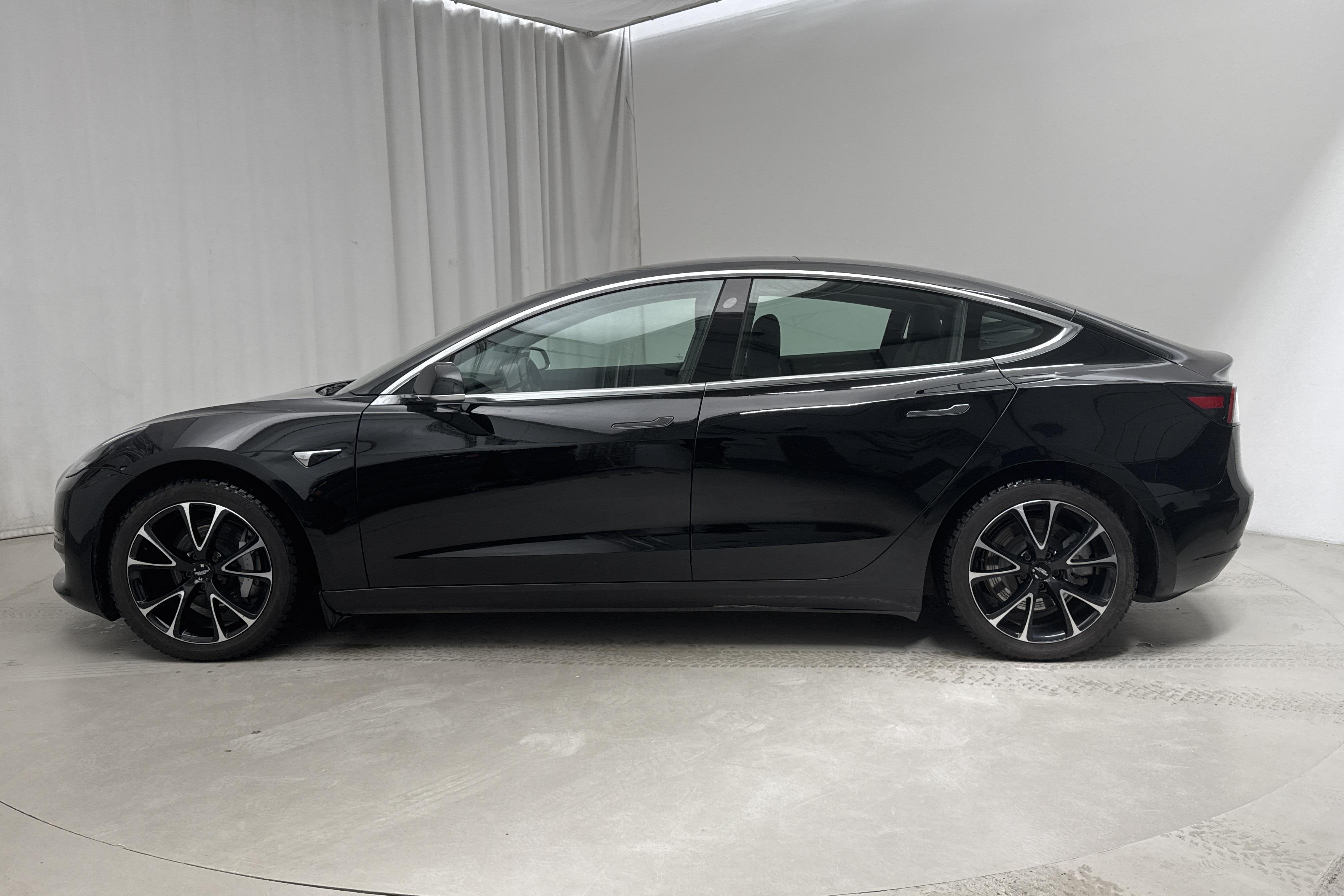 Tesla Model 3 Long Range Dual Motor AWD - 67 940 km - Automatic - black - 2019