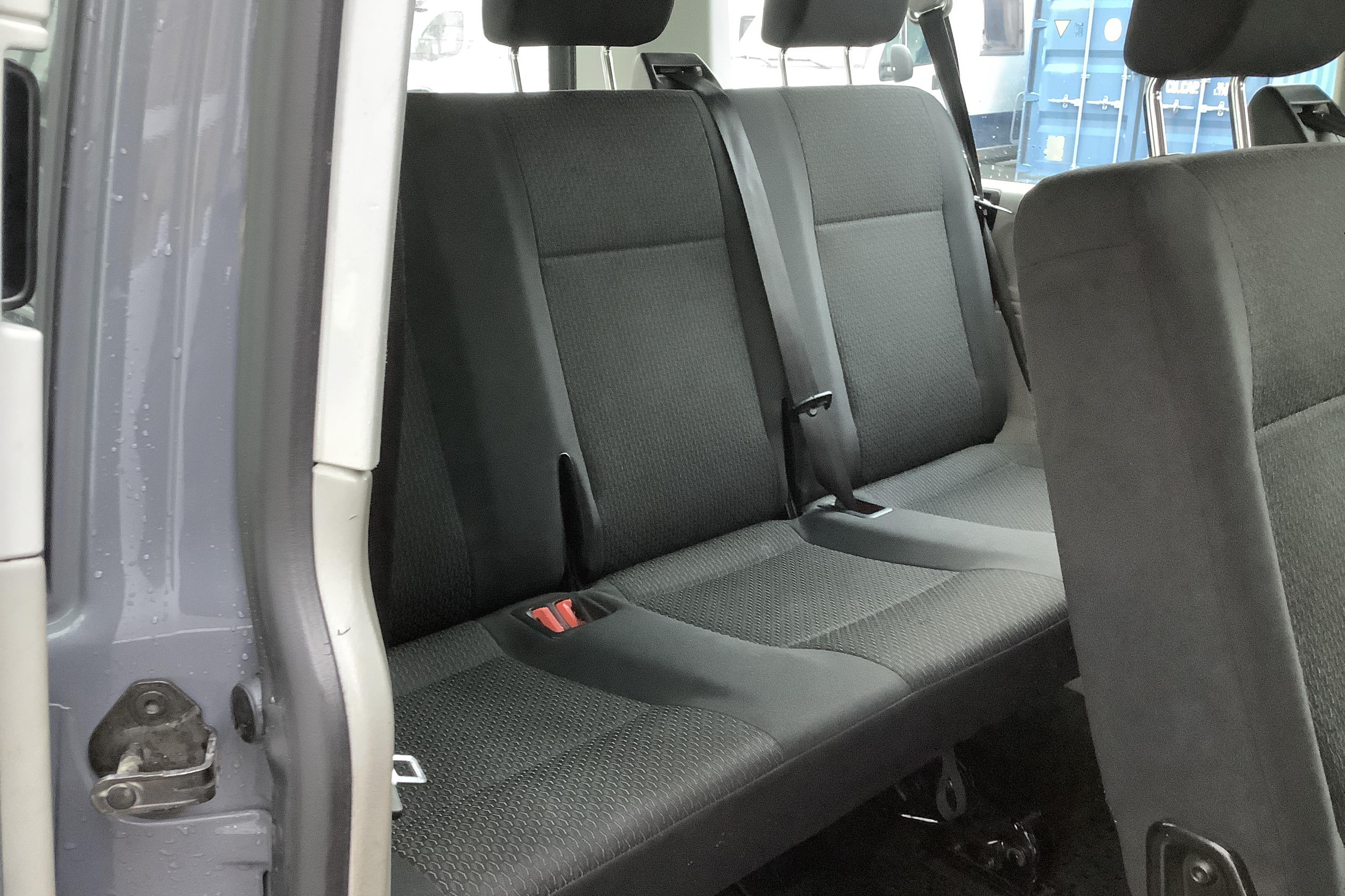 VW Caravelle T6 2.0 TDI BMT Skåp (150hk) - 122 640 km - Manuaalinen - harmaa - 2019