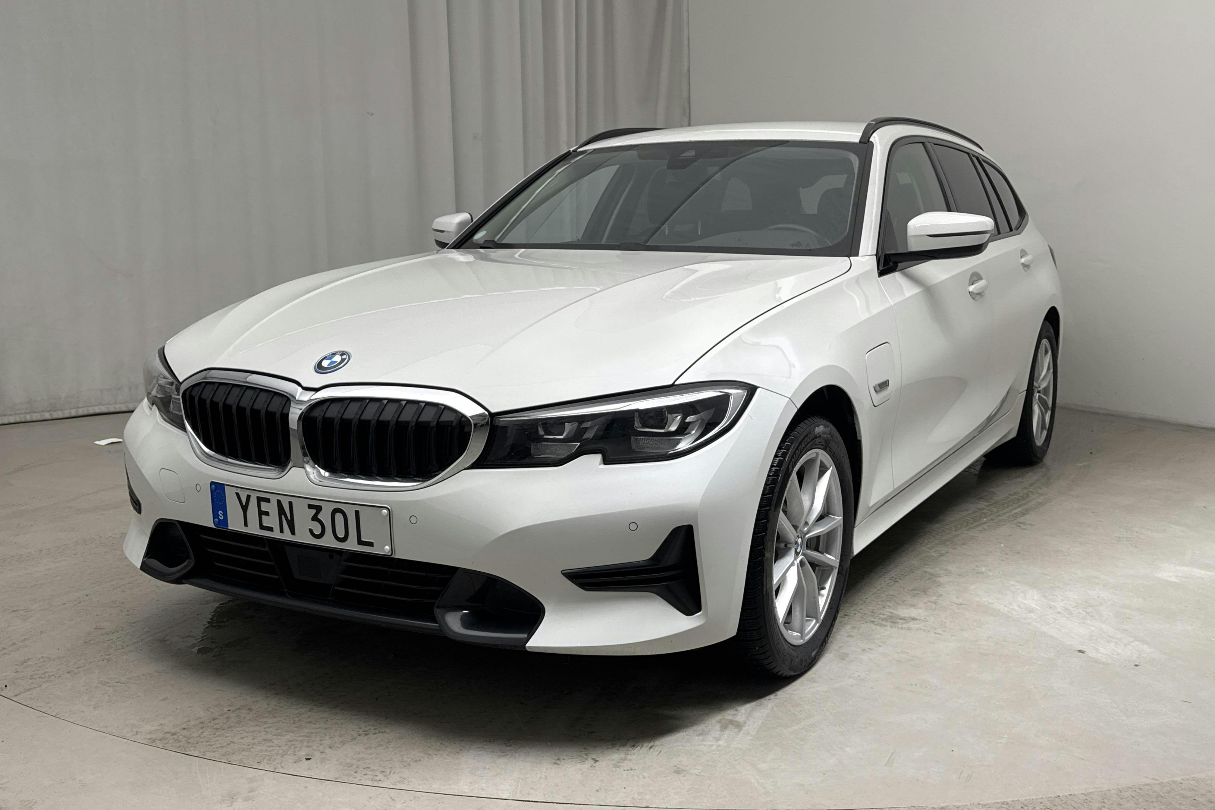 BMW 330e xDrive Touring, G21 (292hk) - 67 330 km - Automatic - white - 2022