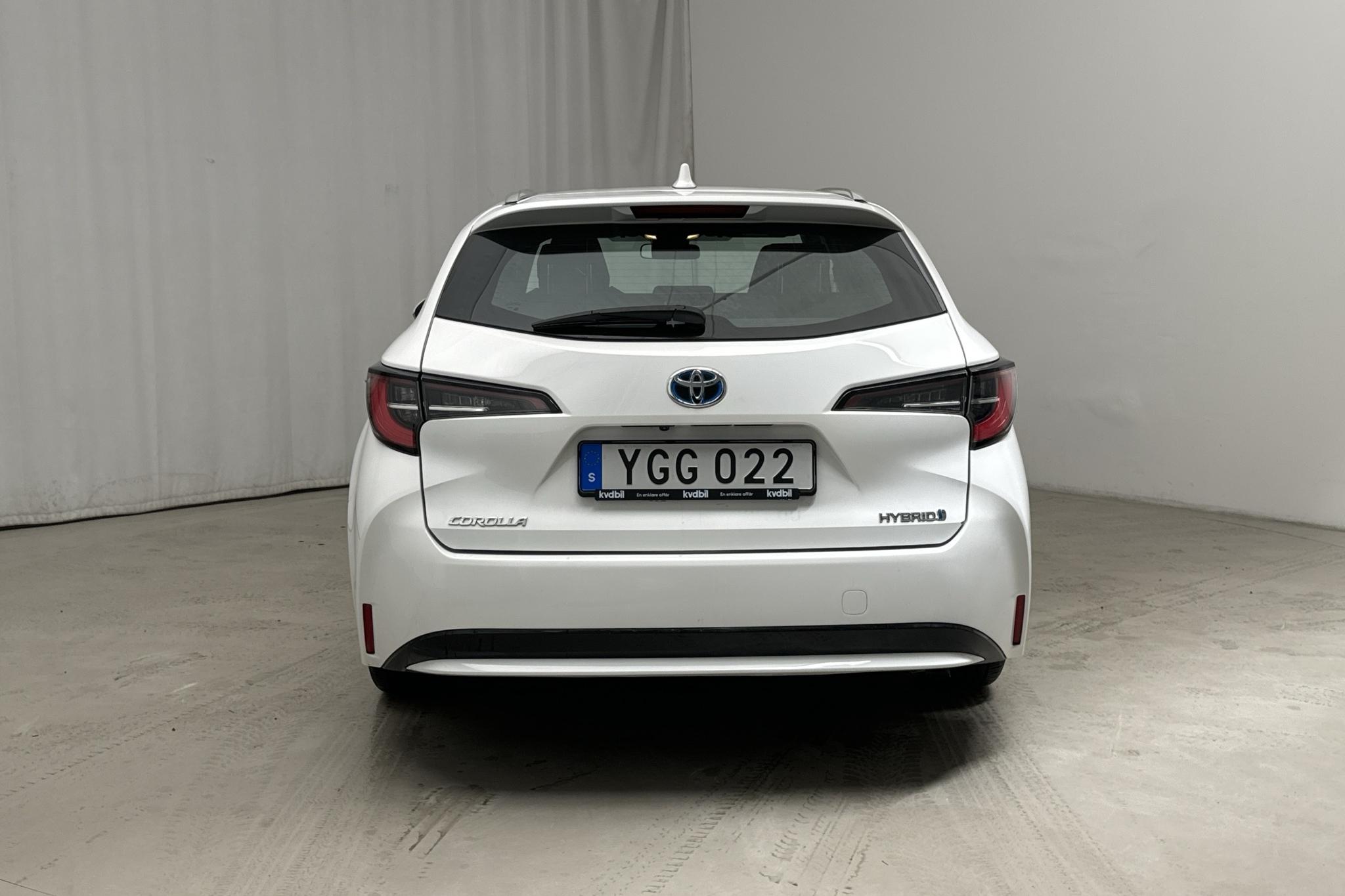 Toyota Corolla 1.8 Hybrid Touring Sports (122hk) - 2 414 mil - Automat - vit - 2022