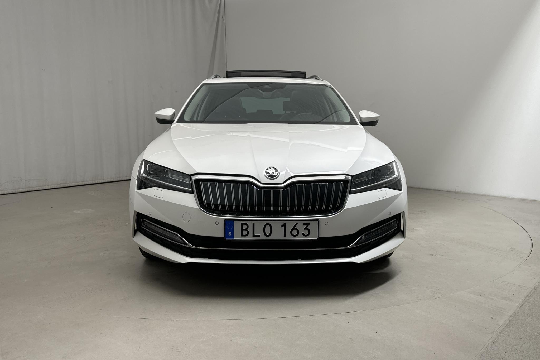 Skoda Superb 1.4 TSI PHEV Kombi (218hk) - 151 160 km - Automatyczna - biały - 2020