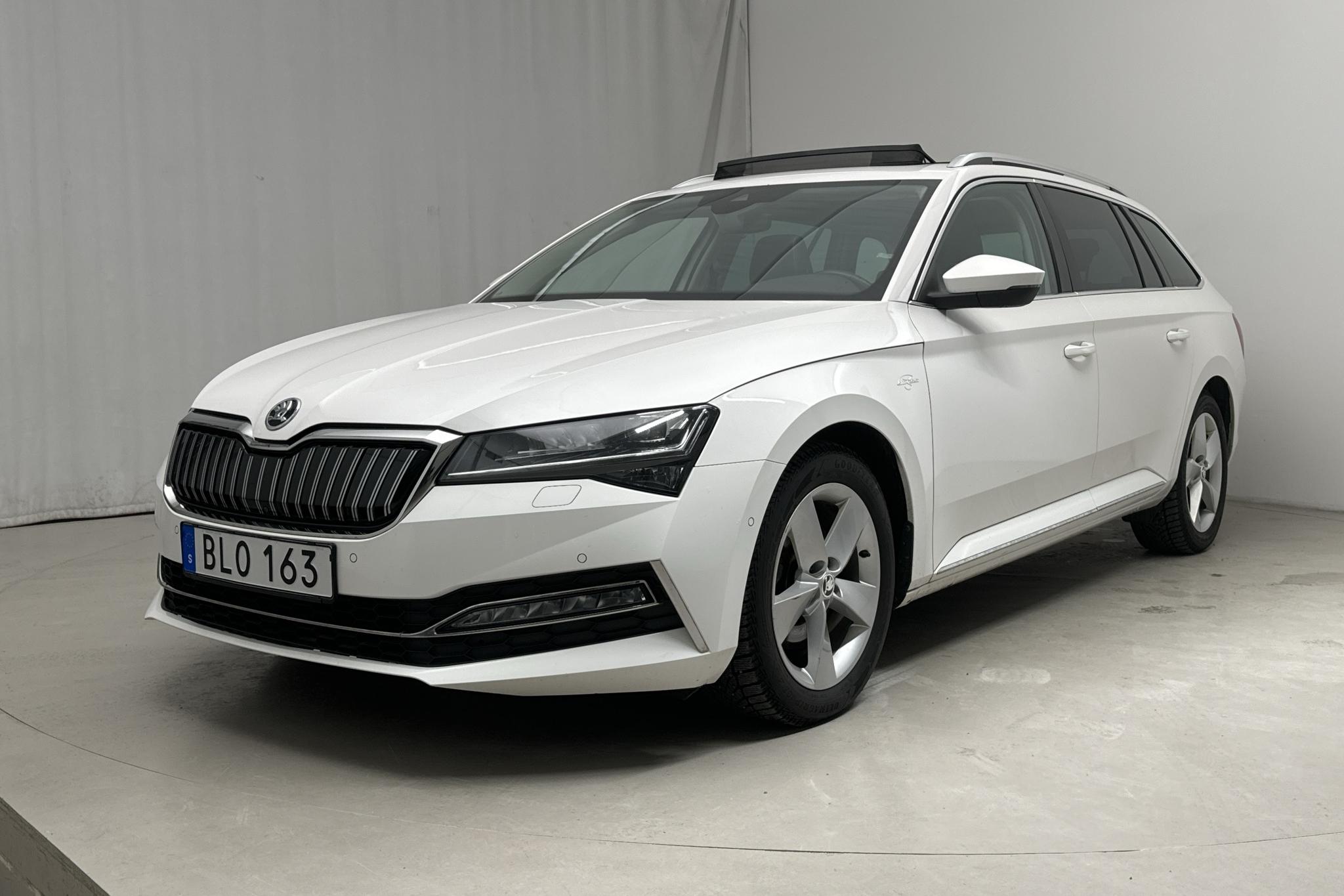 Skoda Superb 1.4 TSI PHEV Kombi (218hk) - 151 160 km - Automatyczna - biały - 2020