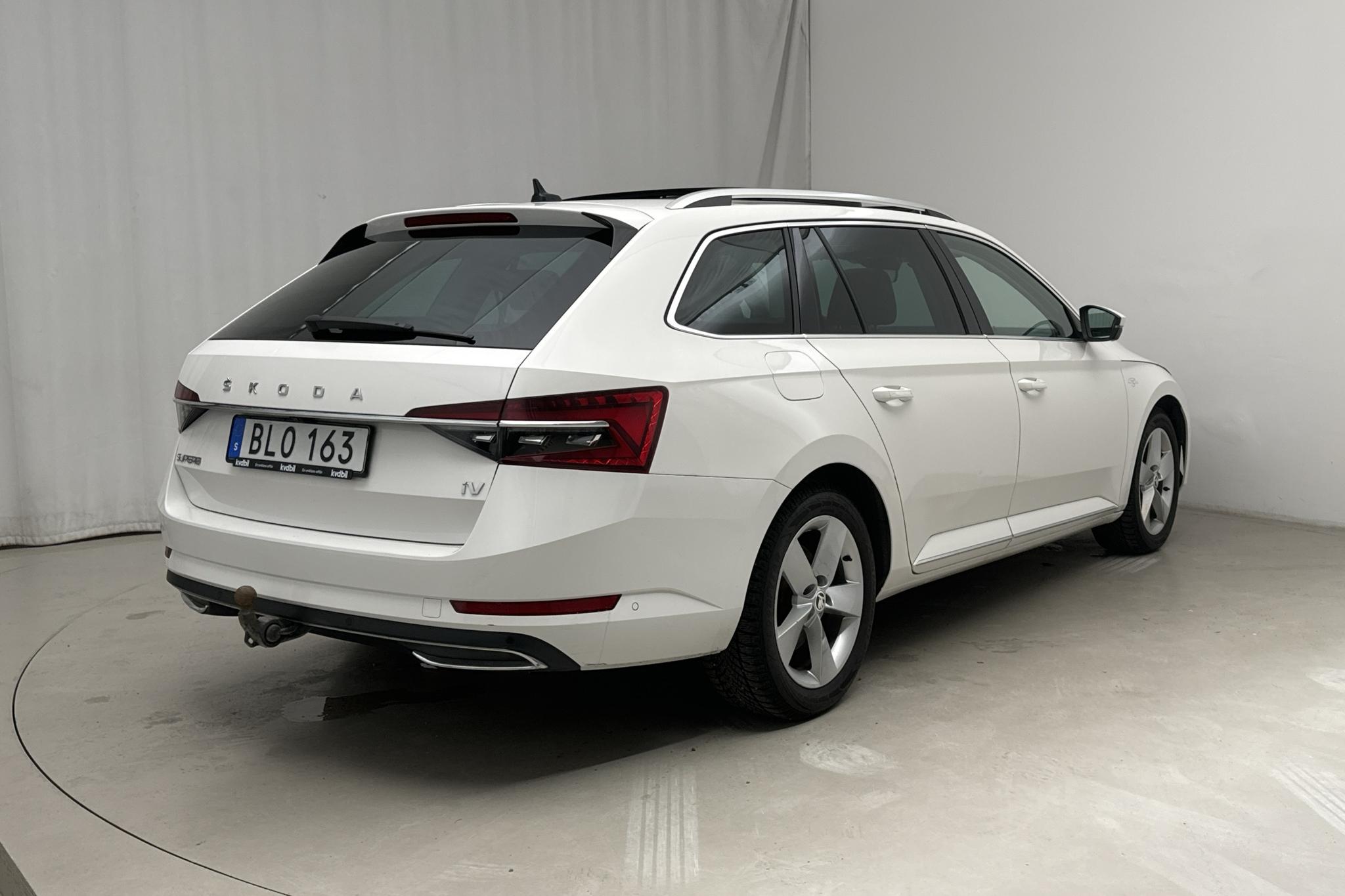 Skoda Superb 1.4 TSI PHEV Kombi (218hk) - 151 160 km - Automatyczna - biały - 2020