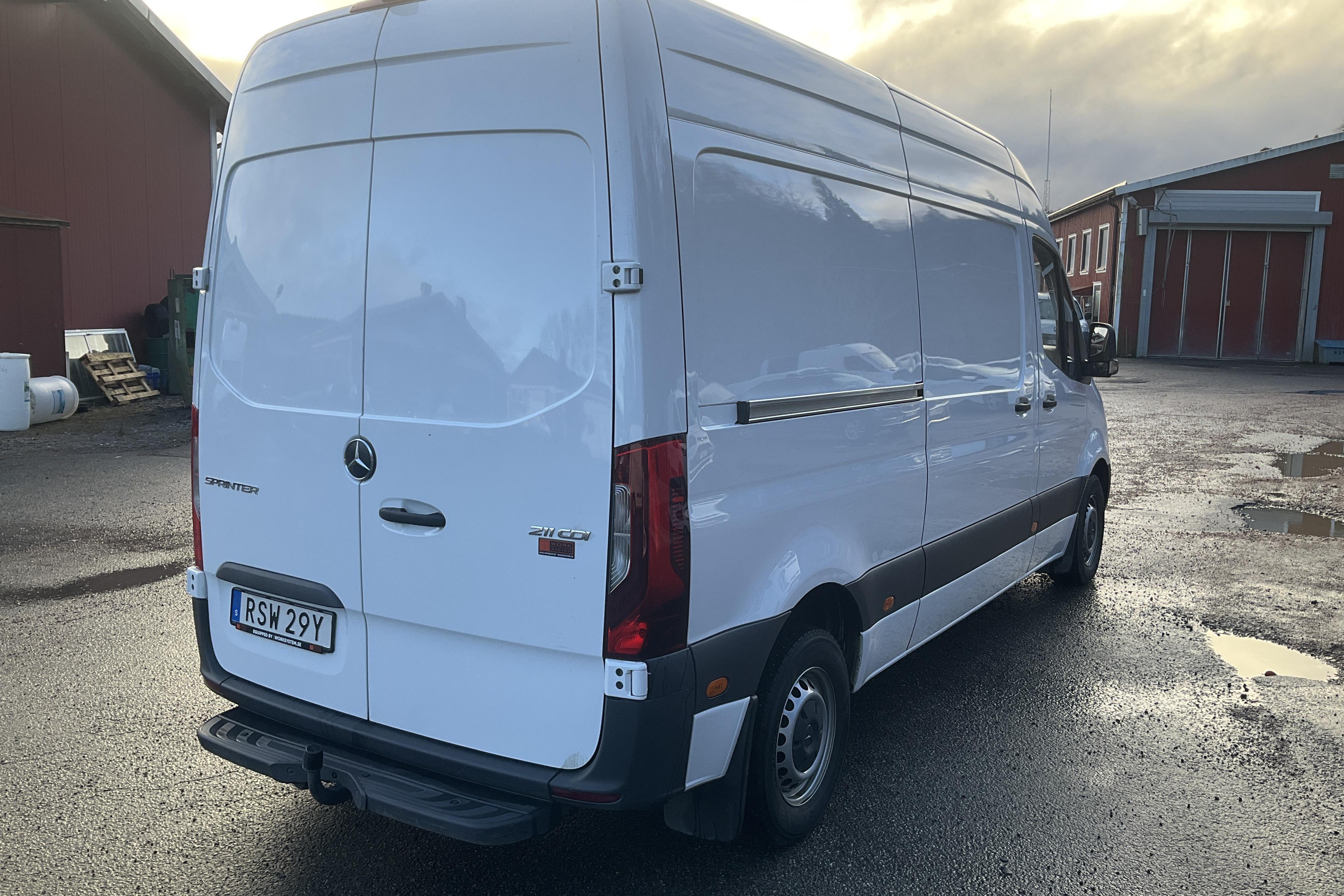 Mercedes Sprinter 211 CDI Skåp 2WD (114hk) - 5 753 mil - Automat - vit - 2023