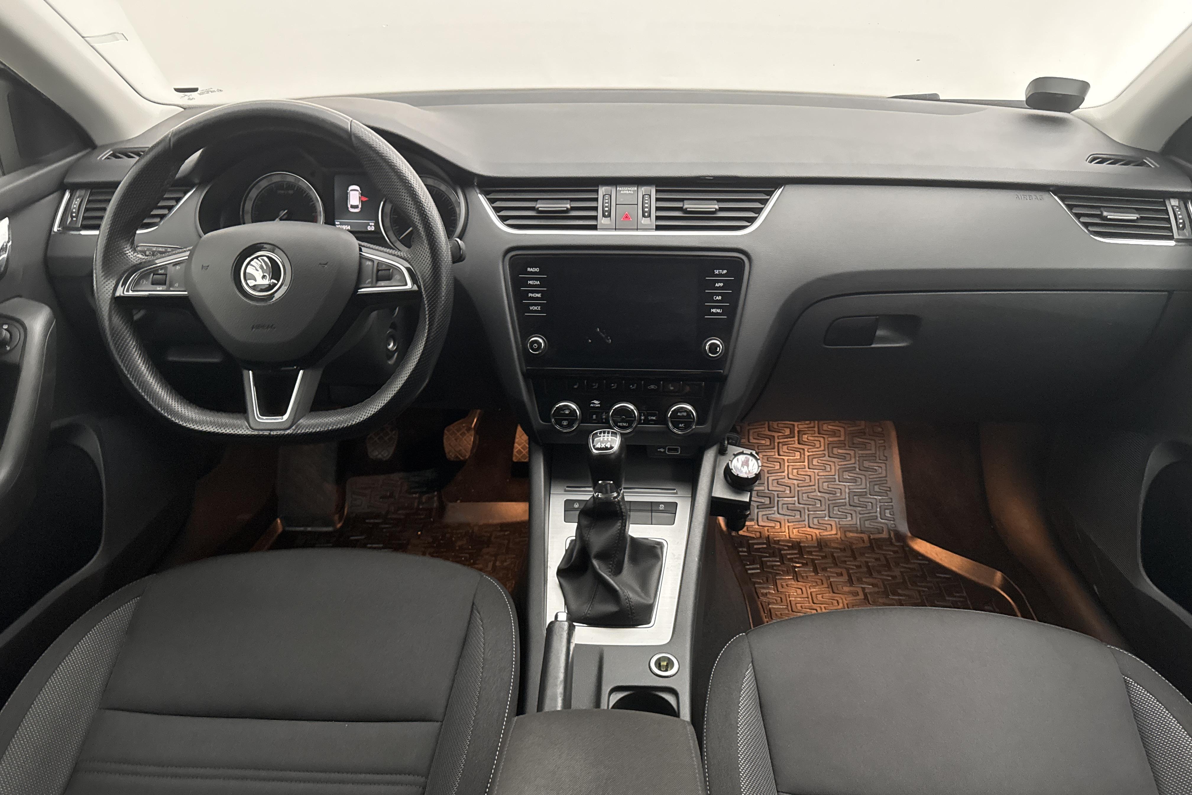 Skoda Octavia III 2.0 TDI CR Combi 4x4 (150hk) - 101 950 km - Manualna - biały - 2018