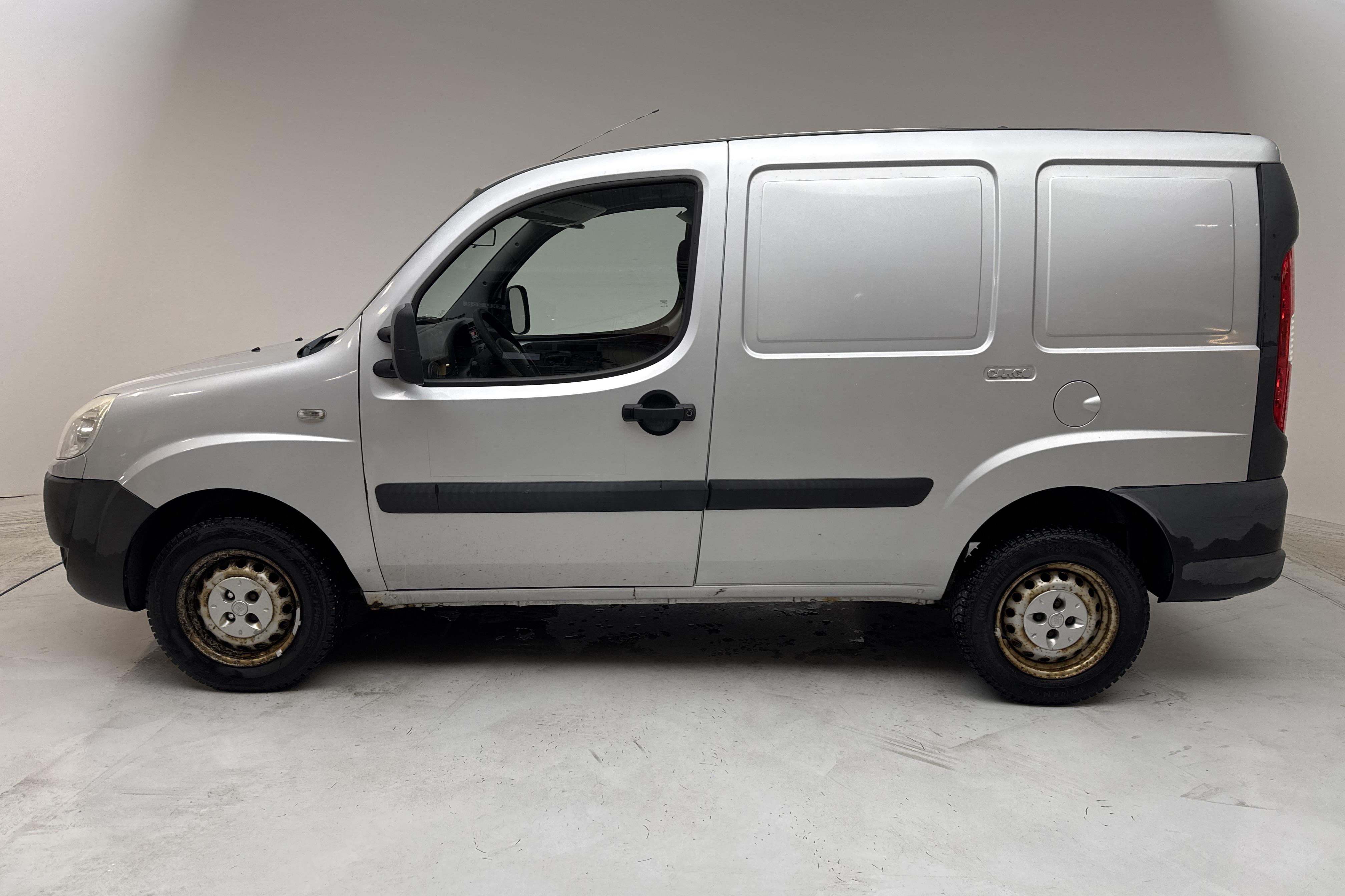 Fiat Doblo Cargo 1.3 JTD Multijet (75hk) - 170 700 km - Manualna - srebro - 2008